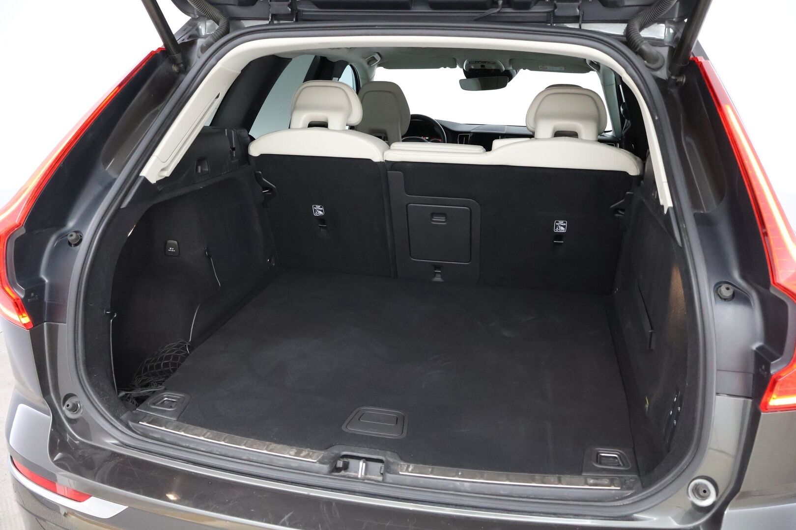 Volvo XC60 2018 T8 AWD Inscription aut - Webasto / Adapt.Vakkari / Vaaleat Nahat / High Perf.Audio / Ilma-alusta / BLIS / Sähköluukku / Ratinlämmitin / Juuri saapunut Tampereelle!