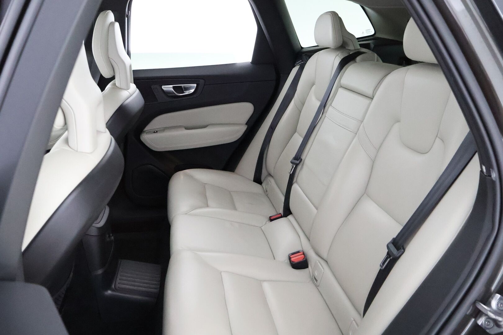 Volvo XC60 2018 T8 AWD Inscription aut - Webasto / Adapt.Vakkari / Vaaleat Nahat / High Perf.Audio / Ilma-alusta / BLIS / Sähköluukku / Ratinlämmitin / Juuri saapunut Tampereelle!