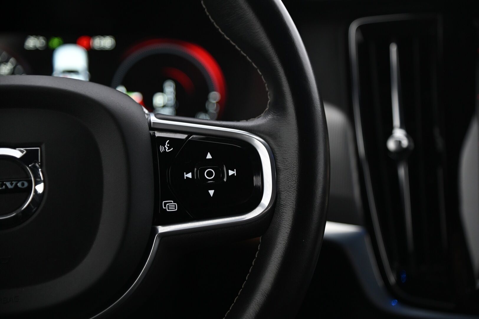 Volvo V90 2020 T8 Twin Engine AWD R-Design * Adapt.Vakkari / Webasto / Muistipenkki / H&K / P.Kamera / Keyless / BLIS / Full-LED / Koukku *