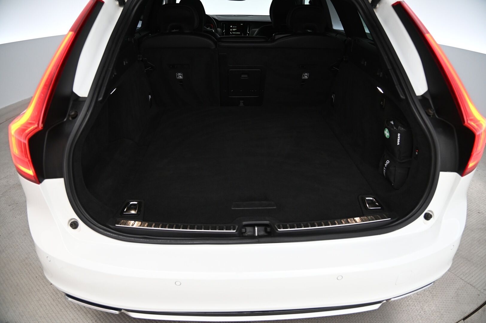 Volvo V90 2020 T8 Twin Engine AWD R-Design * Adapt.Vakkari / Webasto / Muistipenkki / H&K / P.Kamera / Keyless / BLIS / Full-LED / Koukku *
