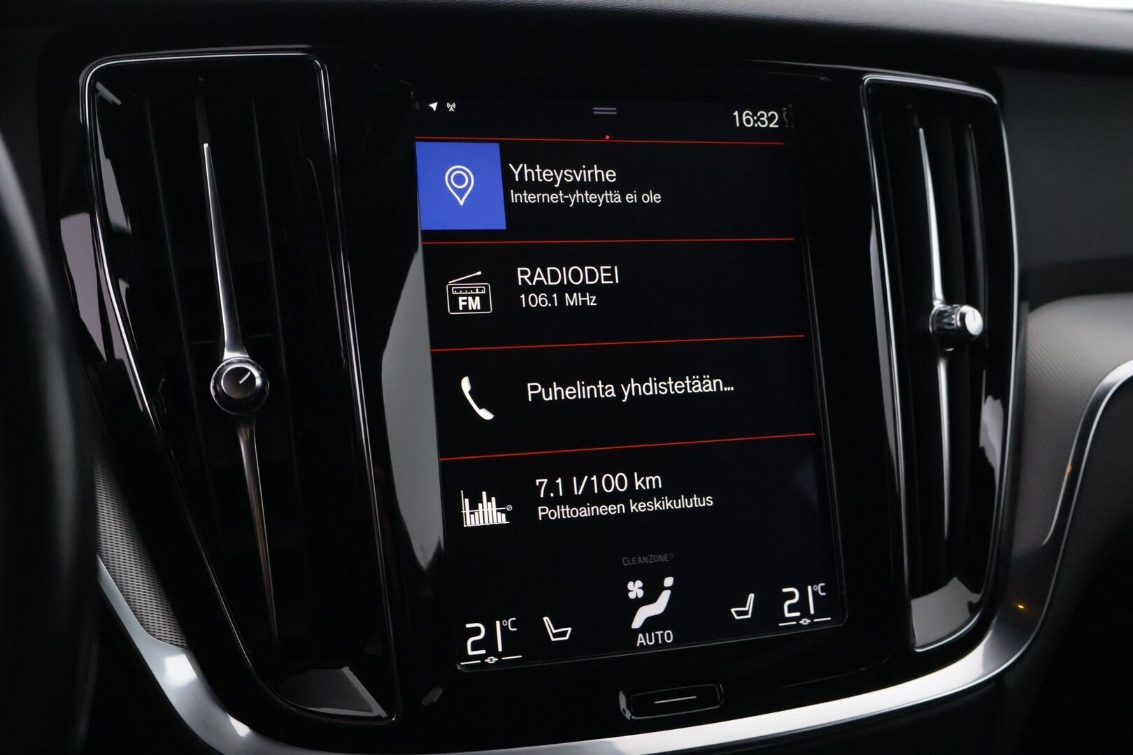 Volvo V60 2020 T8 TwE AWD R-Design aut. * ACC / Pilot Assist / Webasto / VOC / Muistipenkki / Koukku / Keyless / Sähkökontti * - Upea väri / Jakopää tehty 01/25 / Merkkihuollettu / Kahdet Volvo alut - HULLUT BLACKWEEK JATKOT - KORKOTARJOUS 2,49%