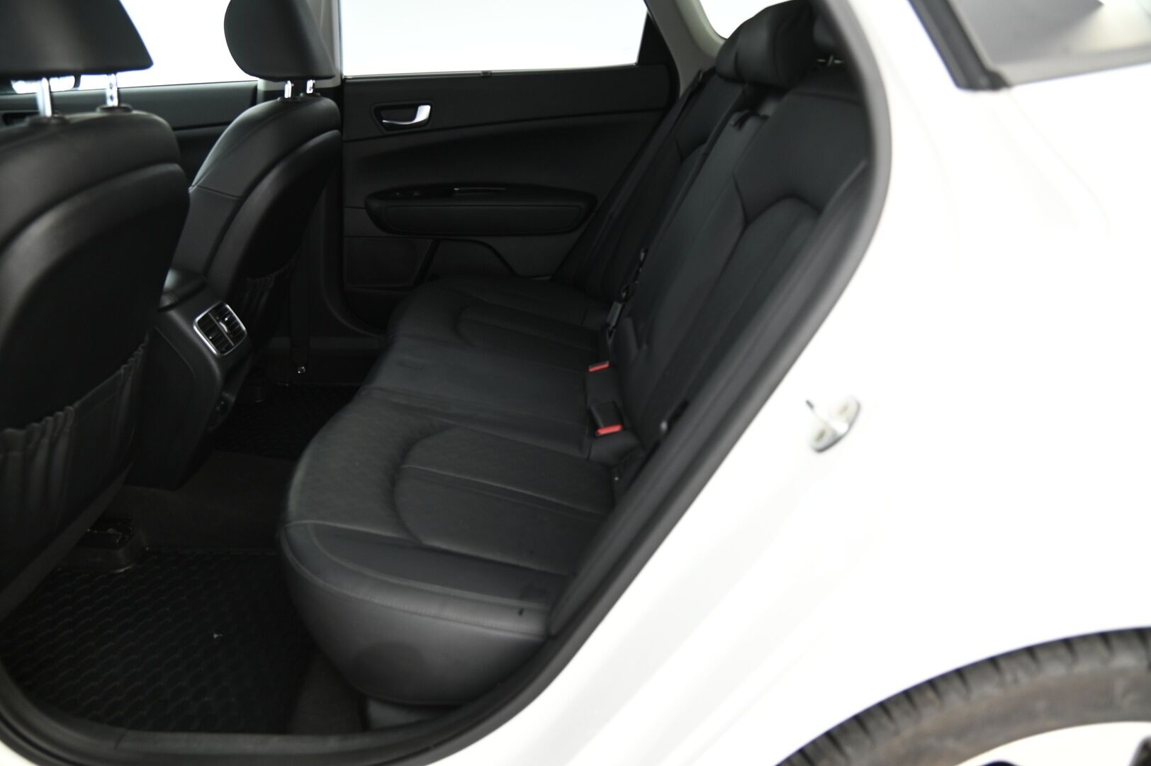 KIA OPTIMA 2018 2,0 GDI PHEV Business Luxury SW A/T * Adapt.Vakkari / Panorama / H&K / 360° / Ilmastoidut penkit / Keyless / Koukku* - Akusto uusittu / Kahdet renkaat vanteilla - HULLUT BLACKWEEK JATKOT - KORKOTARJOUS 2,49%