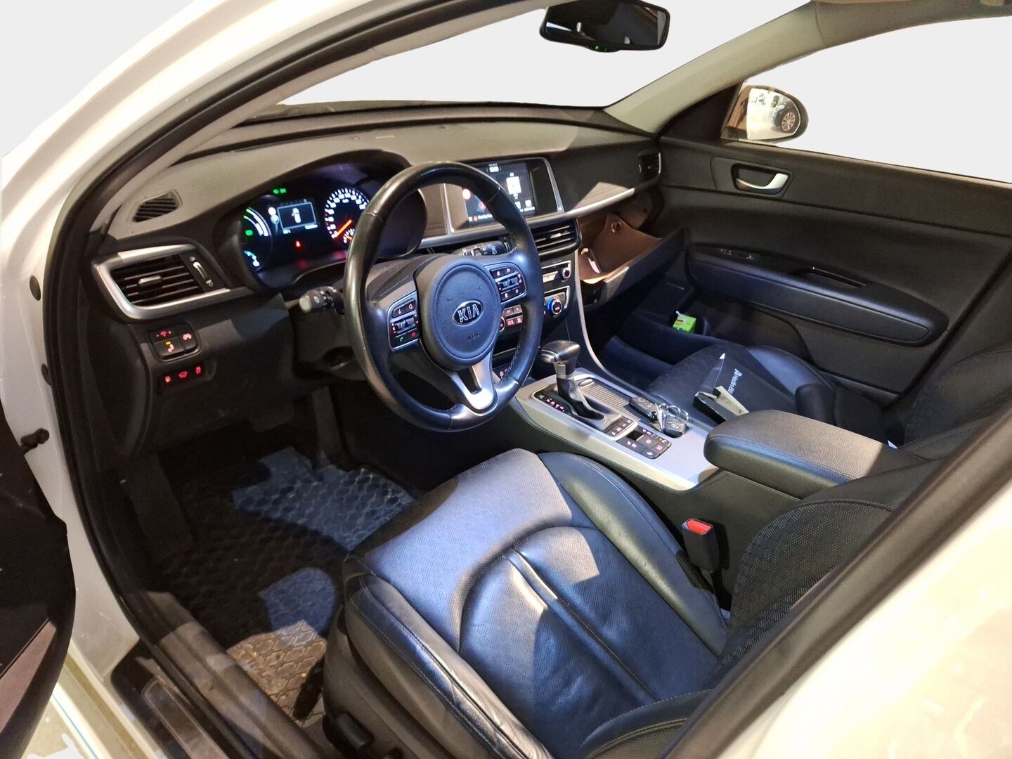 KIA OPTIMA 2018 2,0 GDI PHEV Business Luxury SW A/T * Adapt.Vakkari / Panorama / H&K / 360° / Ilmastoidut penkit / Keyless / Koukku* - Merkkihuollettu / Kahdet renkaat vanteilla