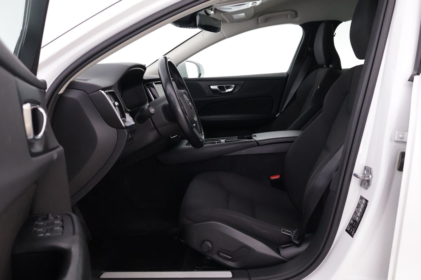 Volvo V60 2020 T6 TwE AWD Momentum aut. *Adapt.Vakkari / Webasto / Kaistavahti / P.Kamera / VOC / Koukku * - Jakohihna vaihdettu / Juuri huollettu / Michelin kesä- ja talvirenkaat