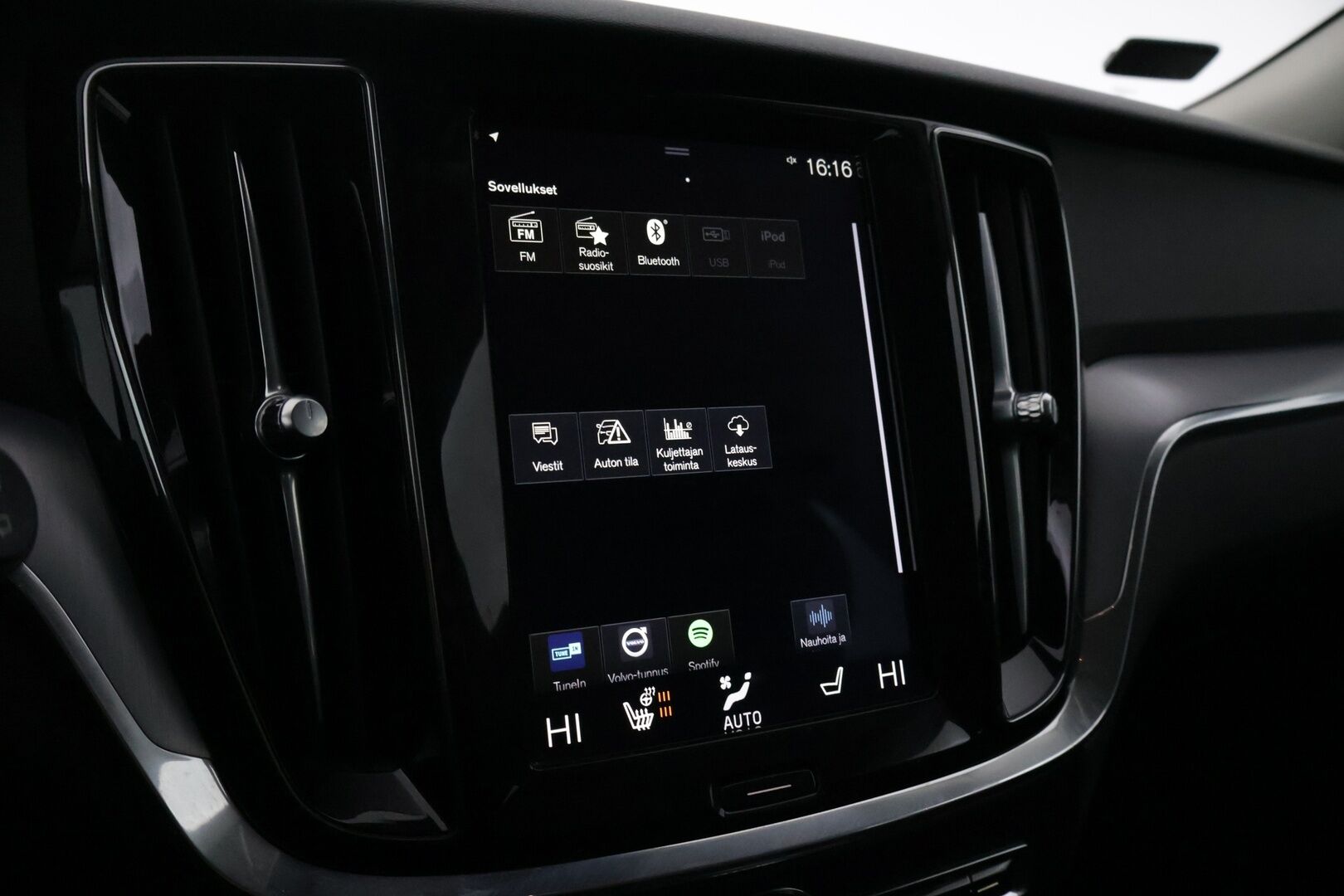 Volvo V60 2020 T6 TwE AWD Momentum aut. *Adapt.Vakkari / Webasto / Kaistavahti / P.Kamera / VOC / Koukku * - Jakohihna vaihdettu / Juuri huollettu / Michelin kesä- ja talvirenkaat