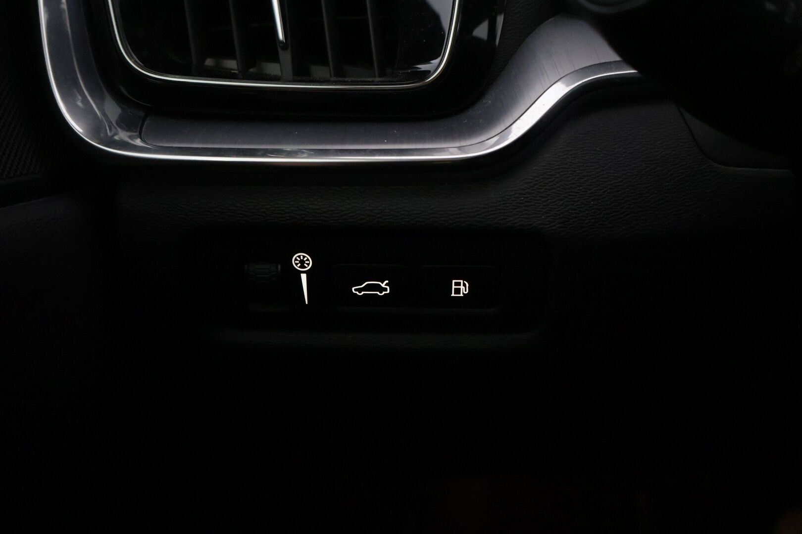 Volvo V60 2020 T6 TwE AWD Momentum aut. *Adapt.Vakkari / Webasto / Kaistavahti / P.Kamera / VOC / Koukku * - Jakohihna vaihdettu / Juuri huollettu / Michelin kesä- ja talvirenkaat