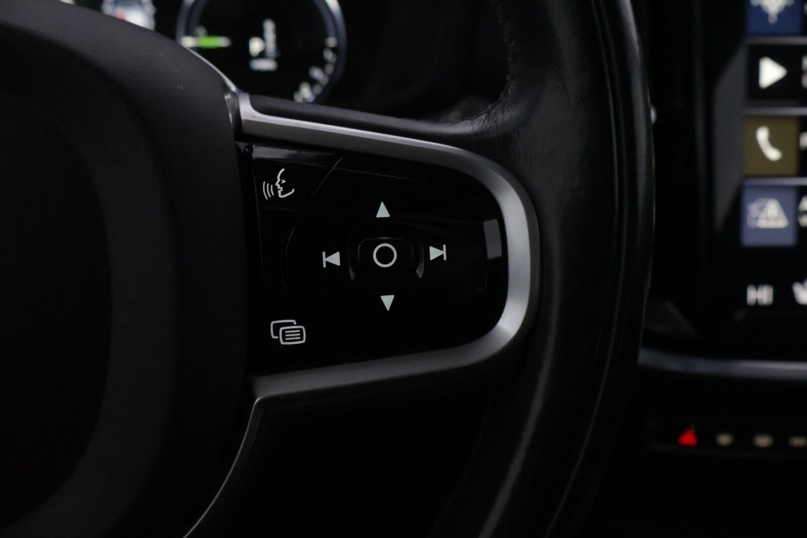 Volvo V60 2020 T6 TwE AWD Momentum aut. *Adapt.Vakkari / Webasto / Kaistavahti / P.Kamera / VOC / Koukku * - Jakohihna vaihdettu / Juuri huollettu / Michelin kesä- ja talvirenkaat