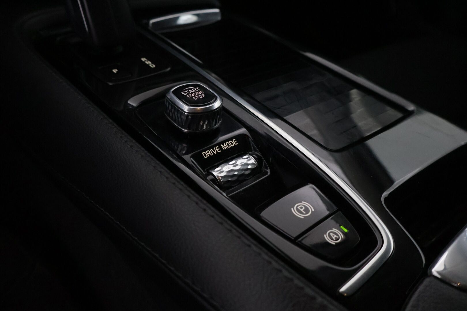 Volvo V60 2020 T6 TwE AWD Momentum aut. *Adapt.Vakkari / Webasto / Kaistavahti / P.Kamera / VOC / Koukku * - Jakohihna vaihdettu / Juuri huollettu / Michelin kesä- ja talvirenkaat