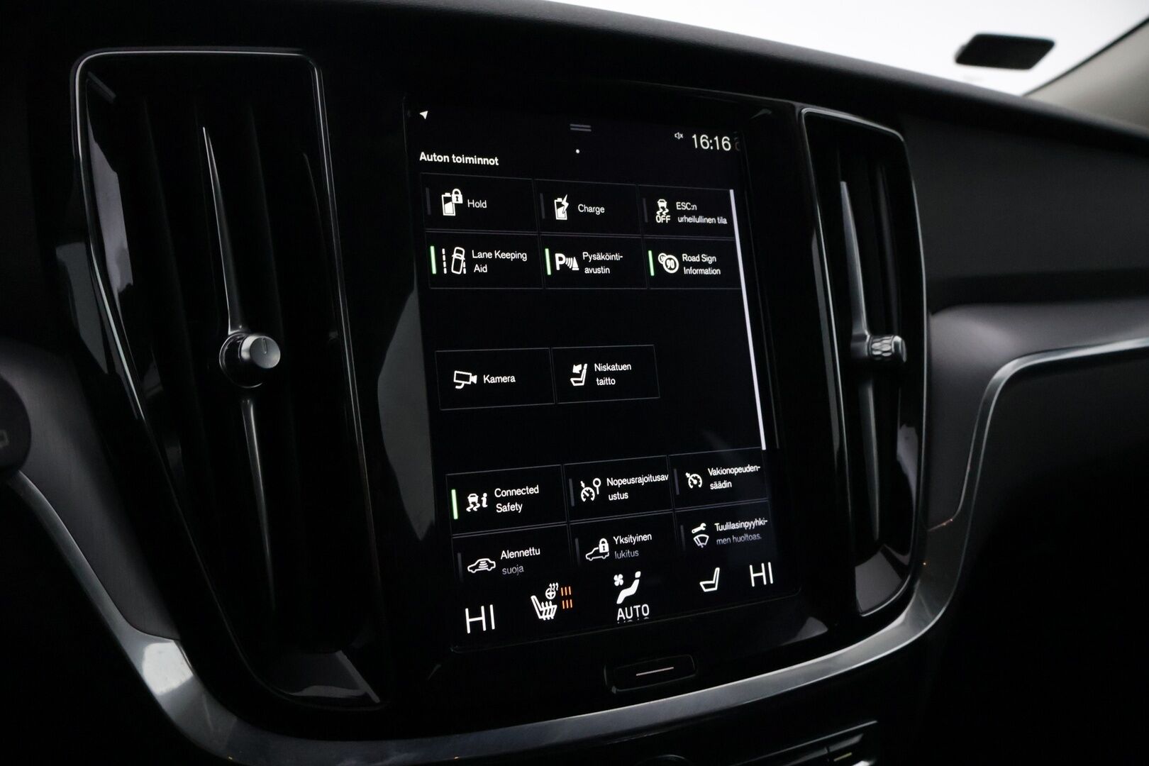 Volvo V60 2020 T6 TwE AWD Momentum aut. *Adapt.Vakkari / Webasto / Kaistavahti / P.Kamera / VOC / Koukku * - Jakohihna vaihdettu / Juuri huollettu / Michelin kesä- ja talvirenkaat