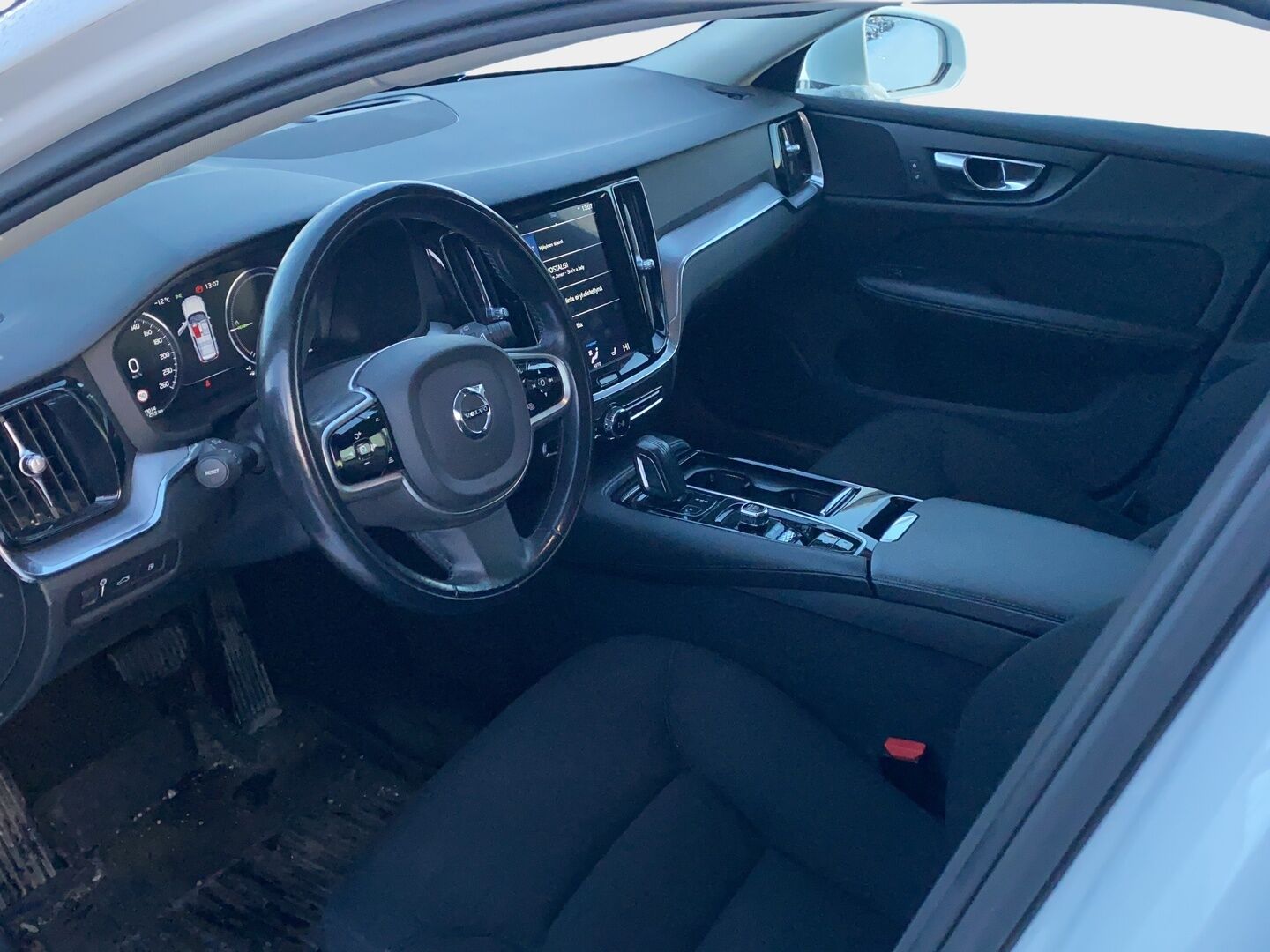 Volvo V60 2020 T6 TwE AWD Momentum aut. *Adapt.Vakkari / Webasto / Kaistavahti / P.Kamera / VOC / Koukku * - Jakohihna vaihdettu / Juuri huollettu / Michelin kesä- ja talvirenkaat