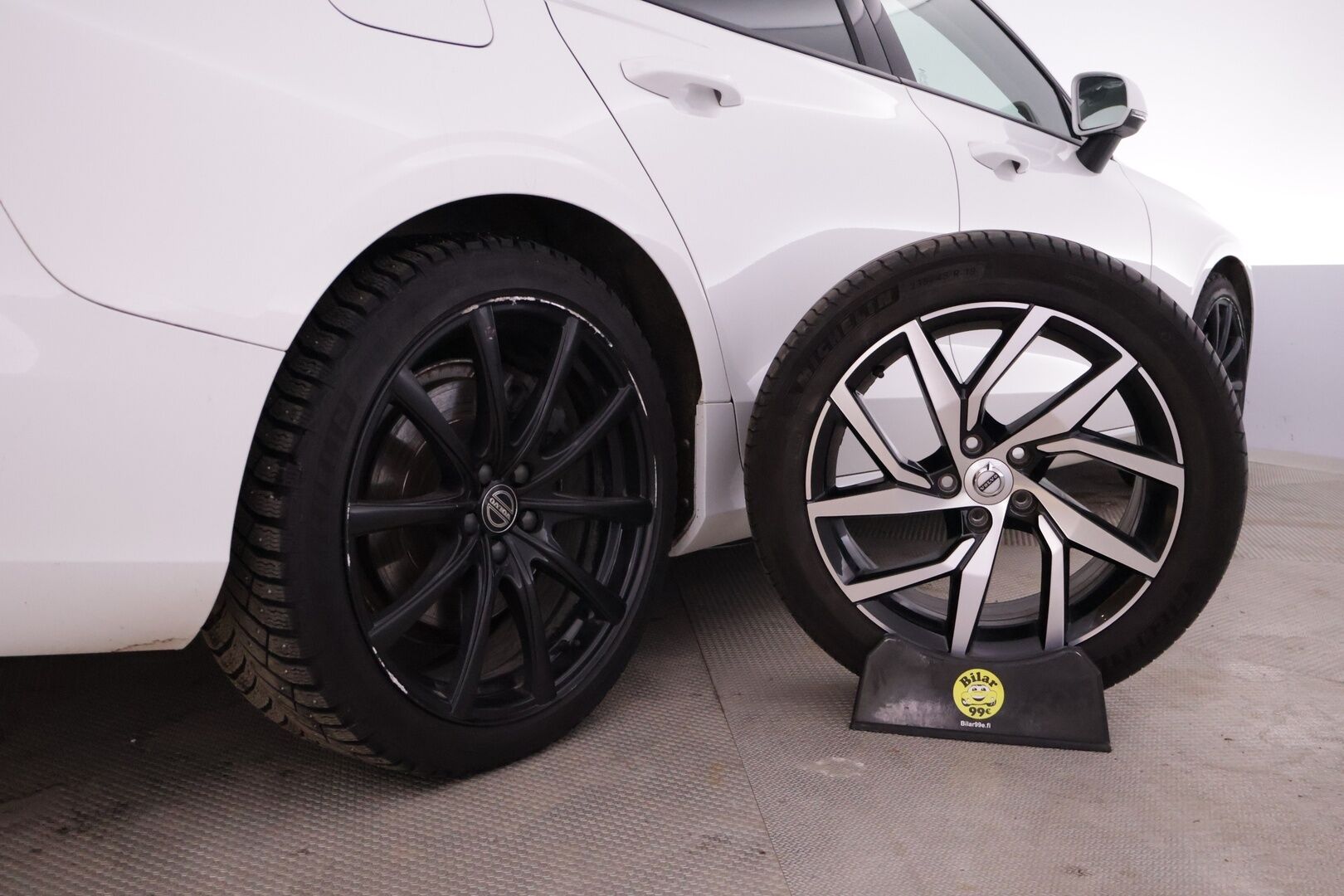 Volvo V60 2020 T6 TwE AWD Momentum aut. *Adapt.Vakkari / Webasto / Kaistavahti / P.Kamera / VOC / Koukku * - Jakohihna vaihdettu / Juuri huollettu / Michelin kesä- ja talvirenkaat