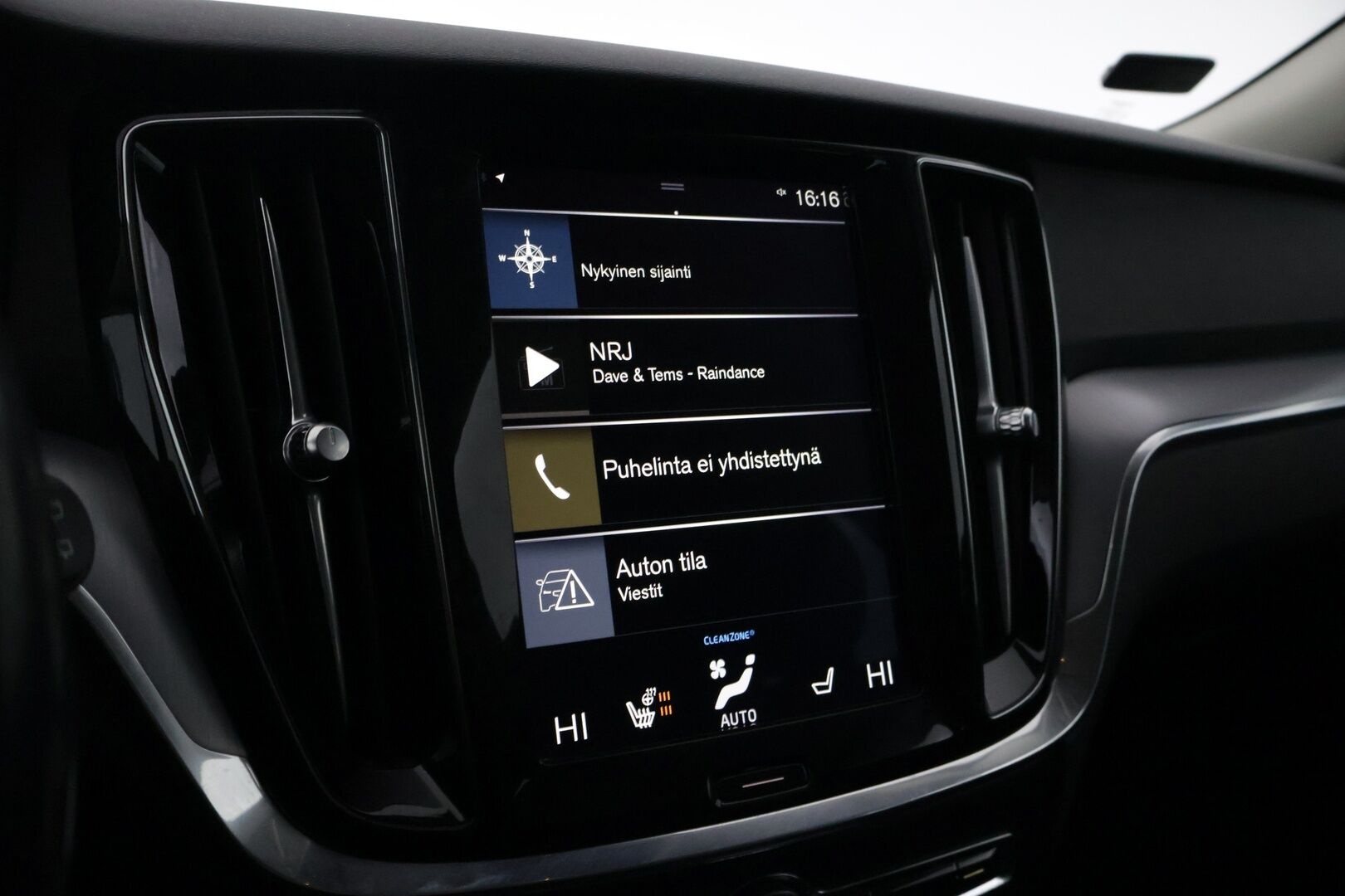 Volvo V60 2020 T6 TwE AWD Momentum aut. *Adapt.Vakkari / Webasto / Kaistavahti / P.Kamera / VOC / Koukku * - Jakohihna vaihdettu / Juuri huollettu / Michelin kesä- ja talvirenkaat