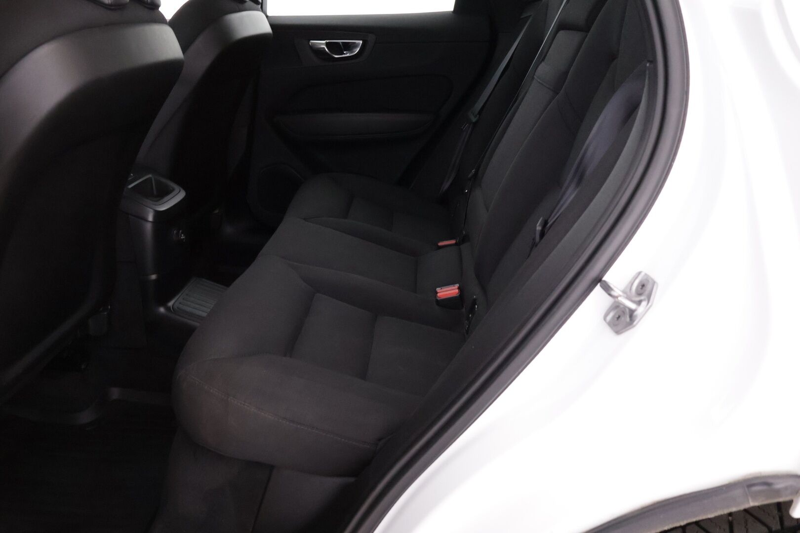 Volvo XC60 2020 T8 TE Momentum Advanced Edition - | Webasto | Koukku | Peruutuskamera | ACC | Pilot assist | Panorama | 2x Renkaat ja vanteet |