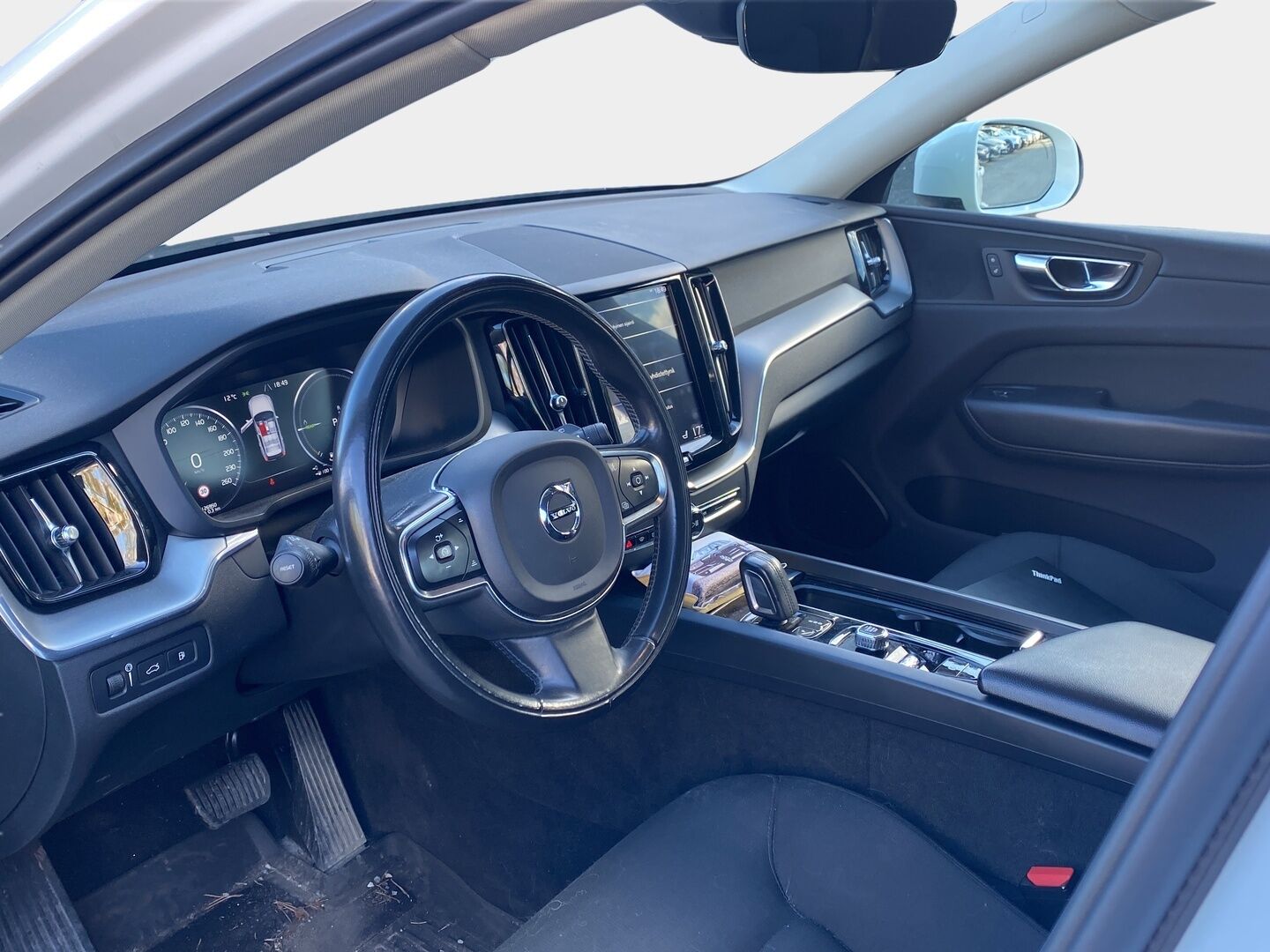 Volvo XC60 2020 T8 TE Momentum Advanced Edition - Webasto / Koukku / Peruutuskamera / ACC / Pilot assist