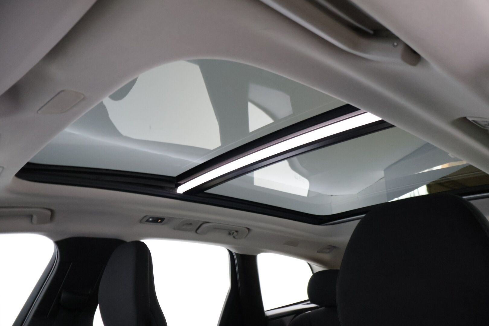 Volvo XC60 2020 T8 TE Momentum Advanced Edition - | Webasto | Koukku | Peruutuskamera | ACC | Pilot assist | Panorama | 2x Renkaat ja vanteet |