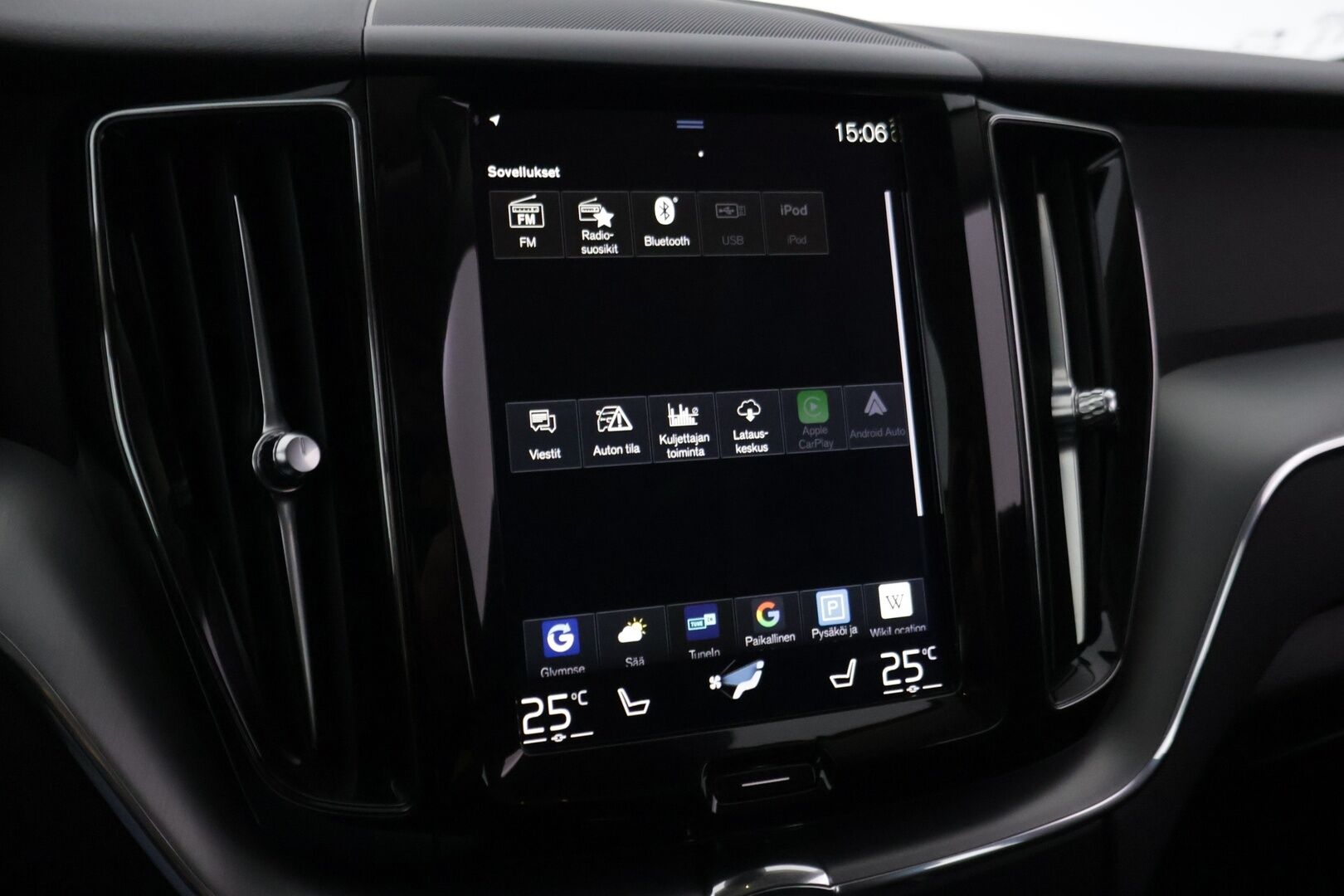 Volvo XC60 2020 T8 TE Momentum Advanced Edition - | Webasto | Koukku | Peruutuskamera | ACC | Pilot assist | Panorama | 2x Renkaat ja vanteet |