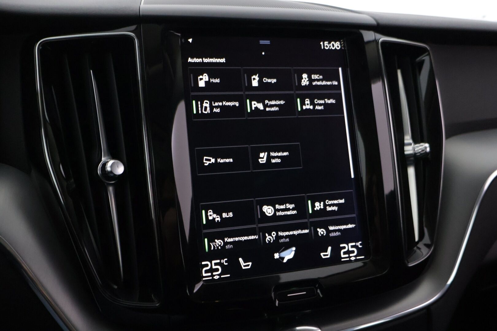 Volvo XC60 2020 T8 TE Momentum Advanced Edition - | Webasto | Koukku | Peruutuskamera | ACC | Pilot assist | Panorama | 2x Renkaat ja vanteet |