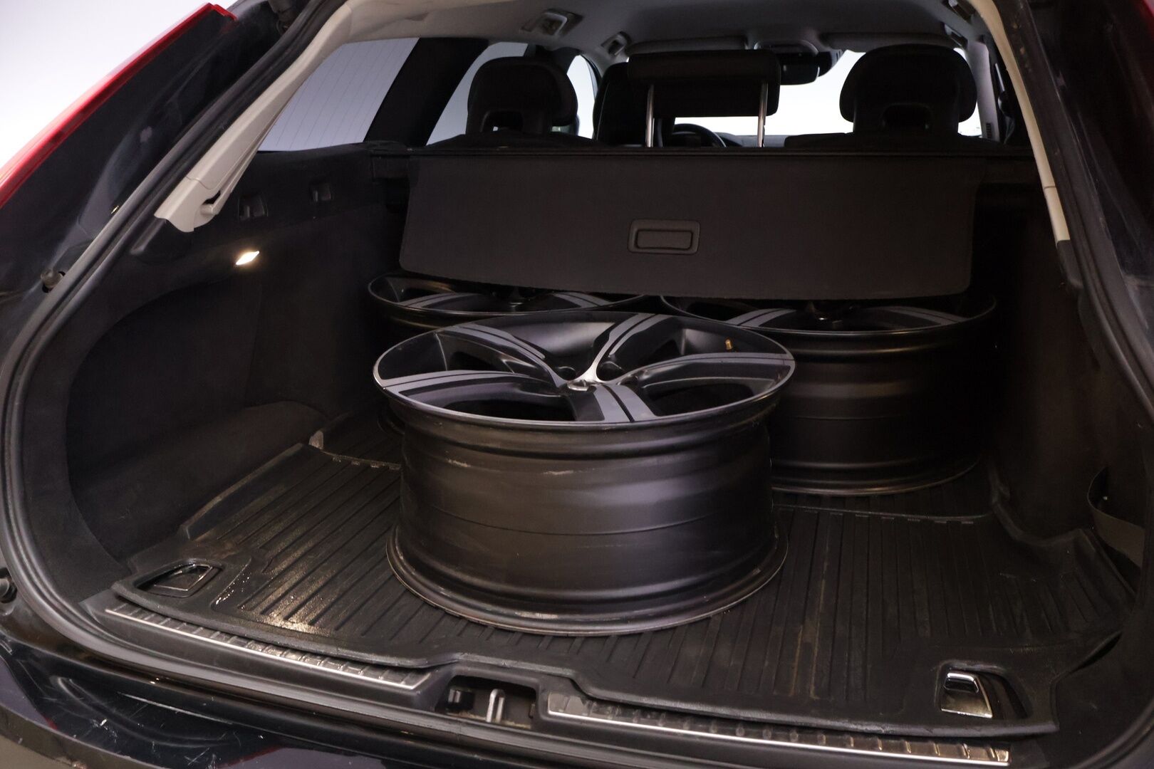 Volvo V90 2017 D3 AWD Momentum aut - | Ei Adblue | ACC | Webasto | Koukku | P-Kamera | BLIS | Osanahat |