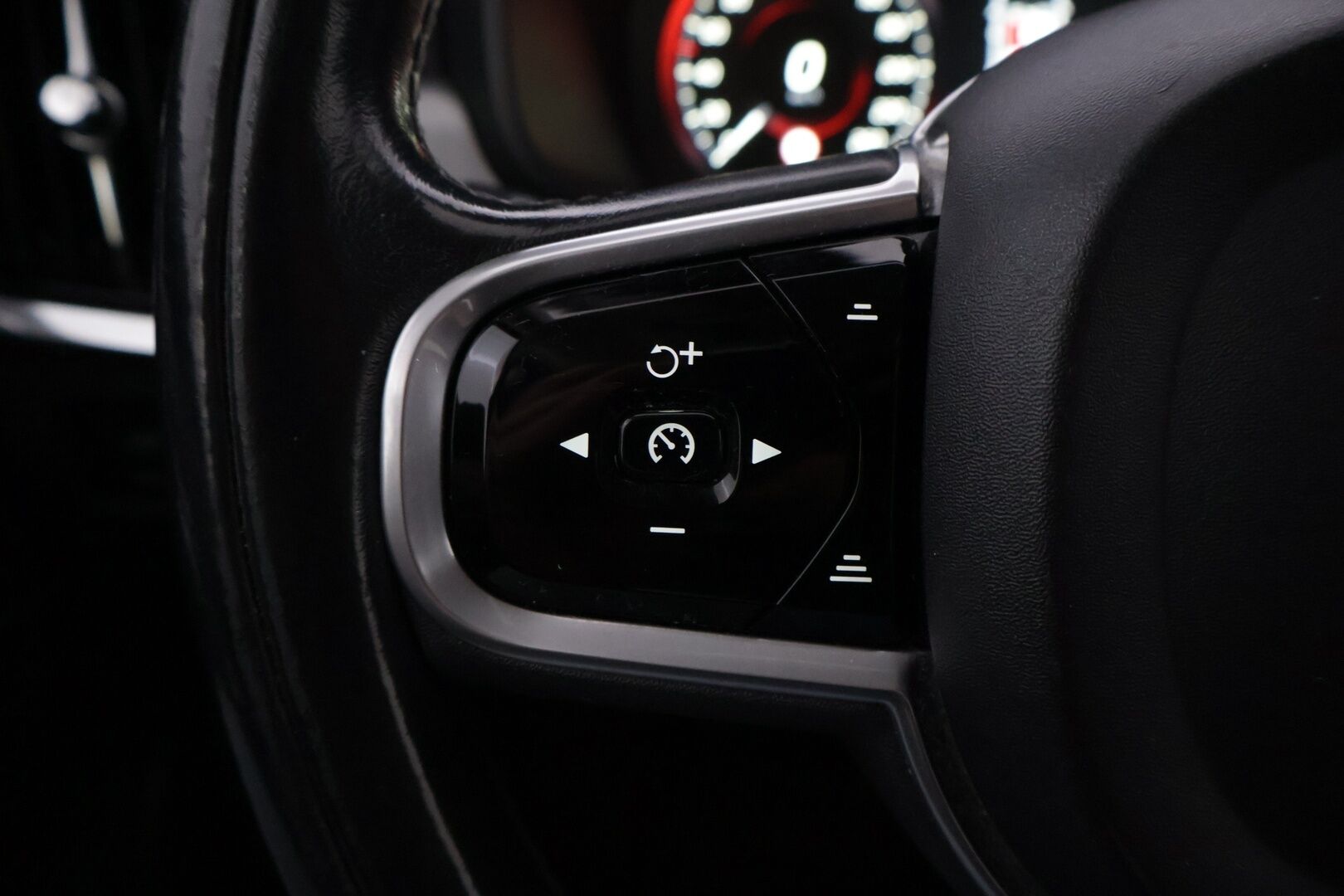 Volvo V90 2017 D3 AWD Momentum aut - | Ei Adblue | ACC | Webasto | Koukku | P-Kamera | BLIS | Osanahat |