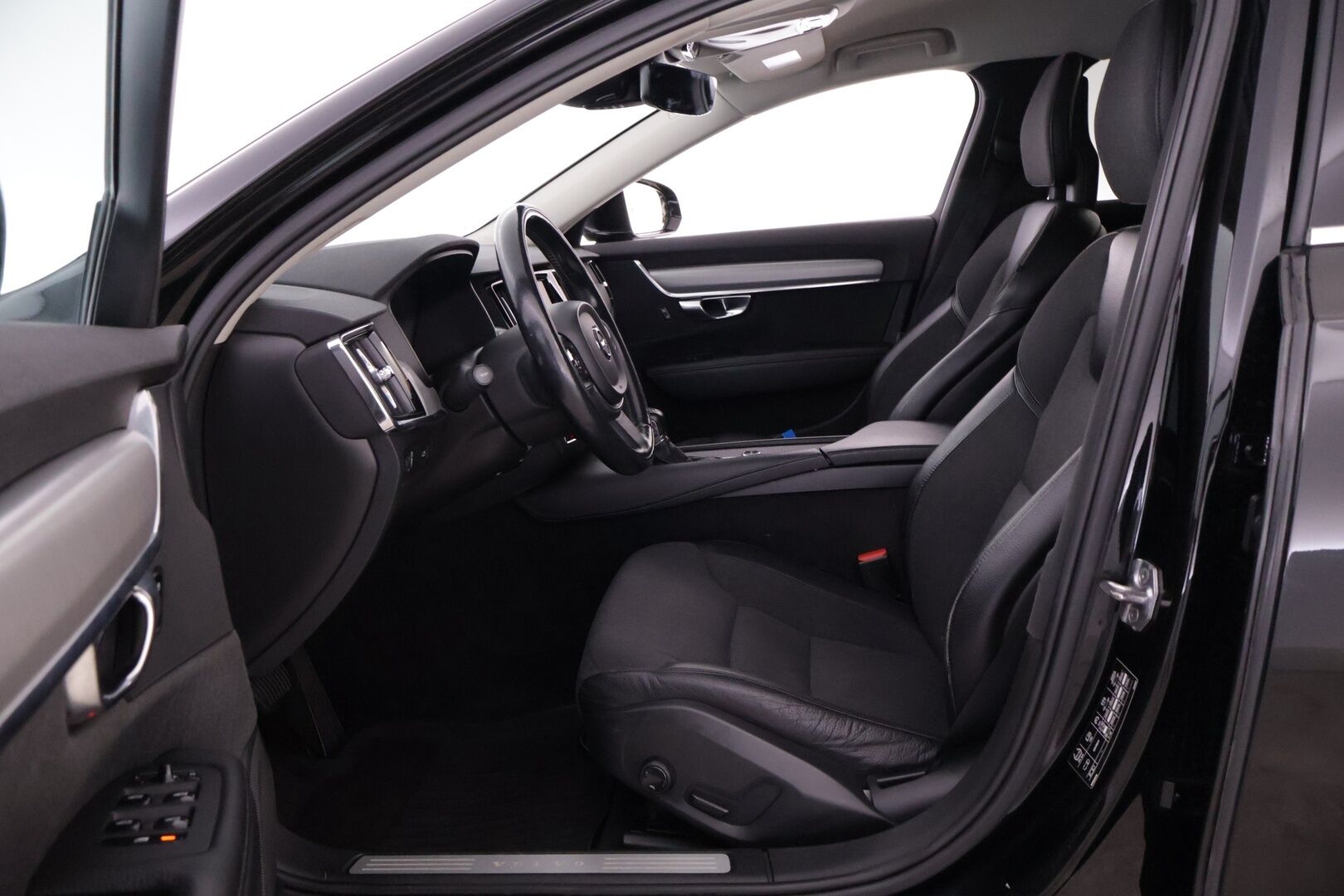 Volvo V90 2017 D3 AWD Momentum aut - | Ei Adblue | ACC | Webasto | Koukku | P-Kamera | BLIS | Osanahat |