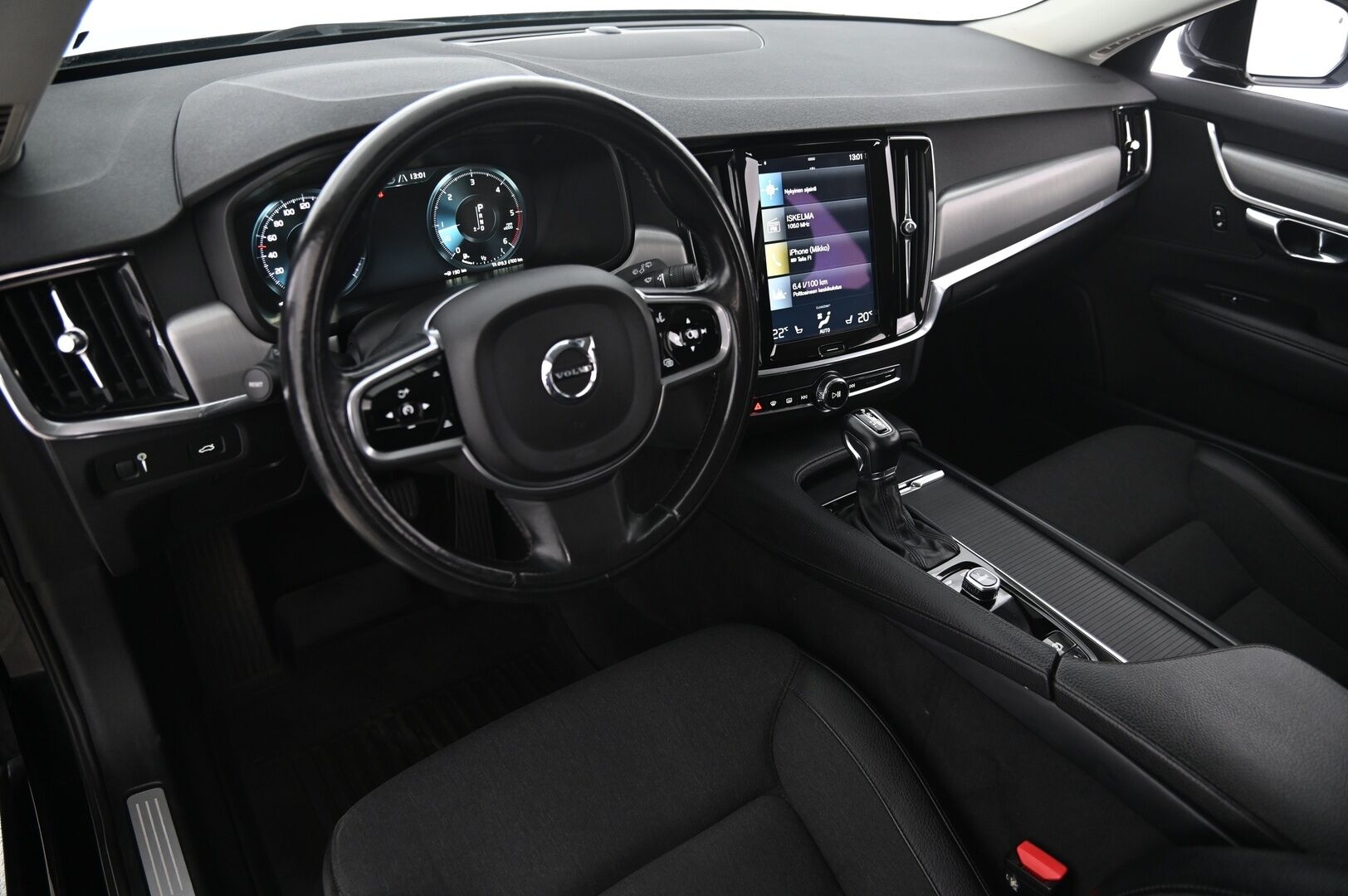 Volvo V90 2017 D3 AWD Momentum aut - Pilot Assist / Adapt. vakkari / Vetokoukku / Webasto / Peruutuskamera / BLIS / osanahat