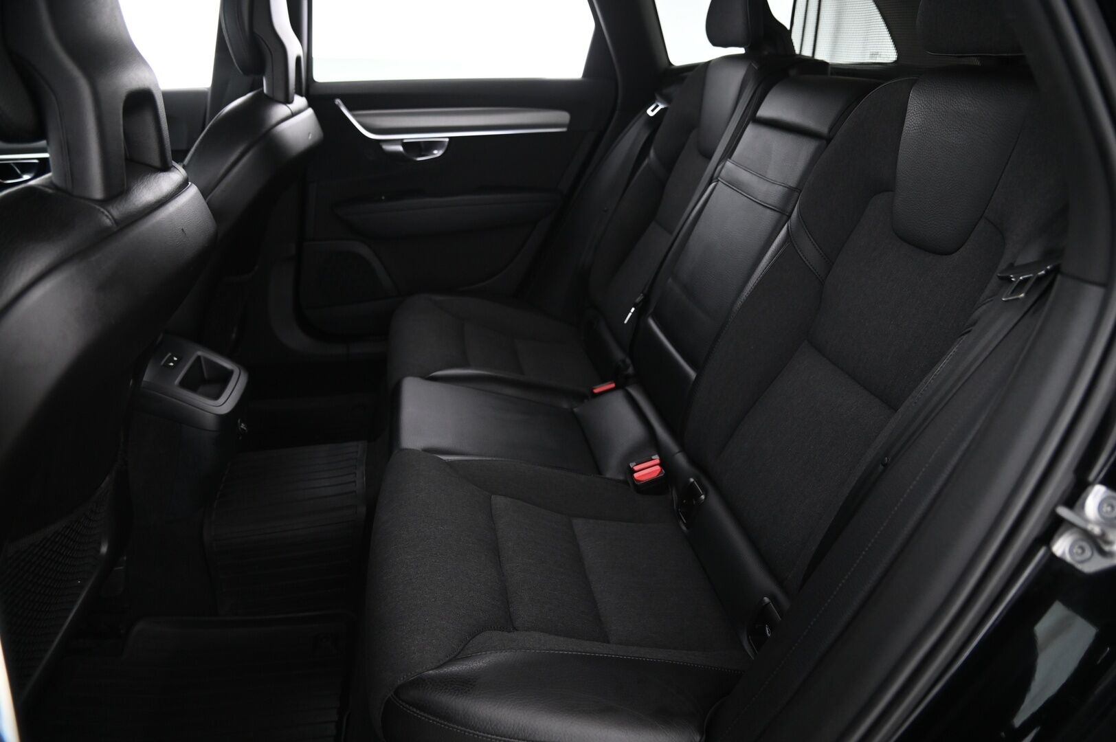 Volvo V90 2017 D3 AWD Momentum aut - Pilot Assist / Adapt. vakkari / Vetokoukku / Webasto / Peruutuskamera / BLIS / osanahat