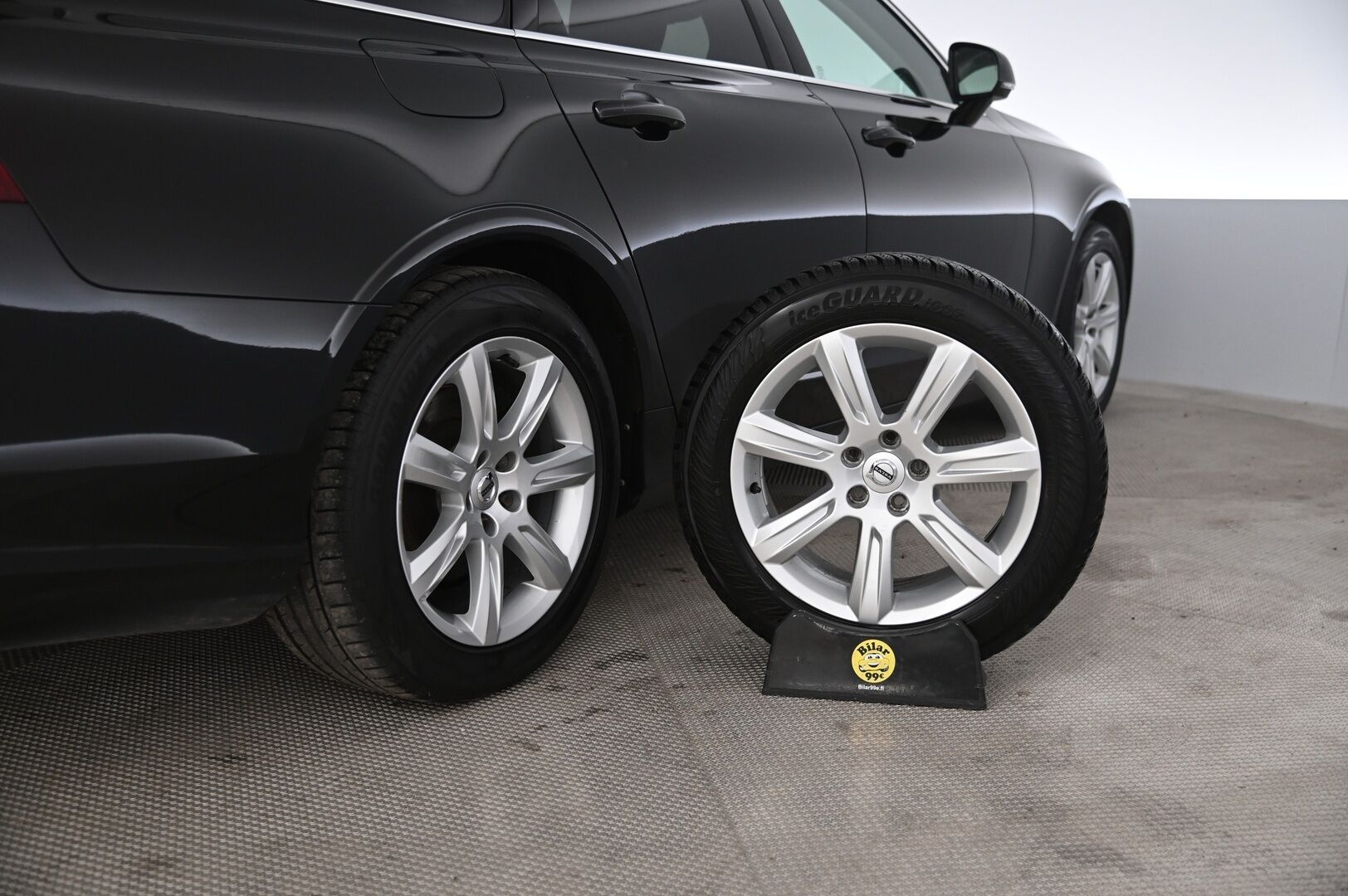 Volvo V90 2017 D3 AWD Momentum aut - Pilot Assist / Adapt. vakkari / Vetokoukku / Webasto / Peruutuskamera / BLIS / osanahat