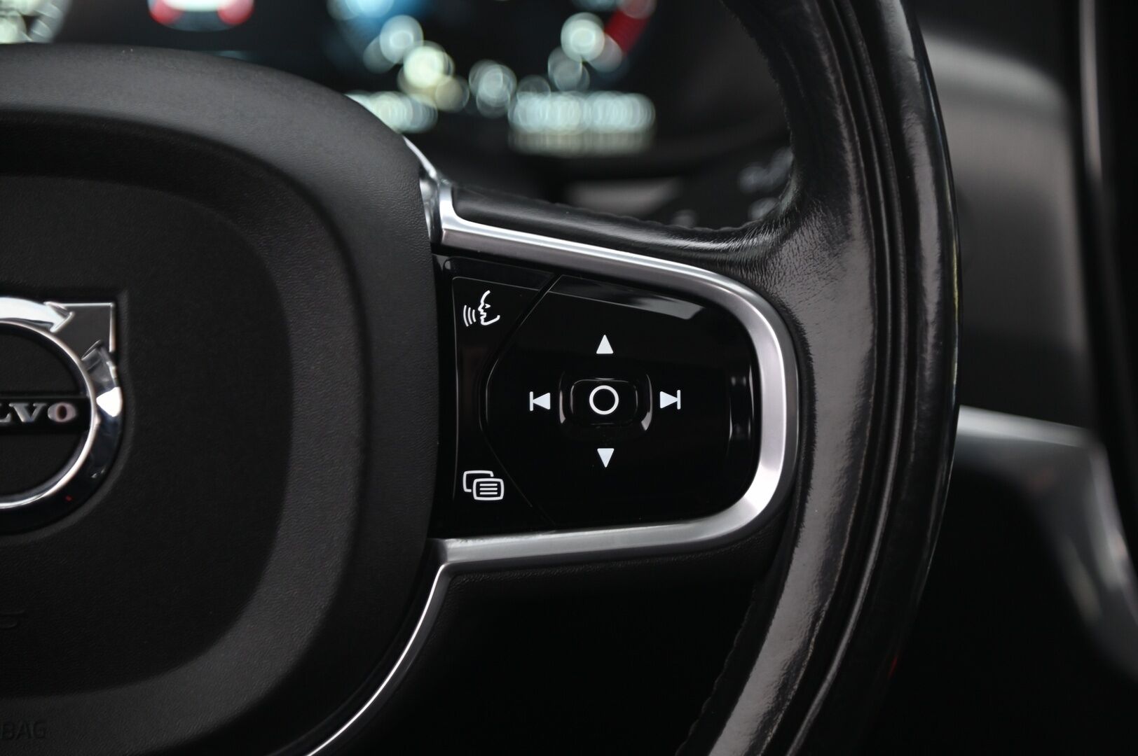 Volvo V90 2017 D3 AWD Momentum aut - Pilot Assist / Adapt. vakkari / Vetokoukku / Webasto / Peruutuskamera / BLIS / osanahat