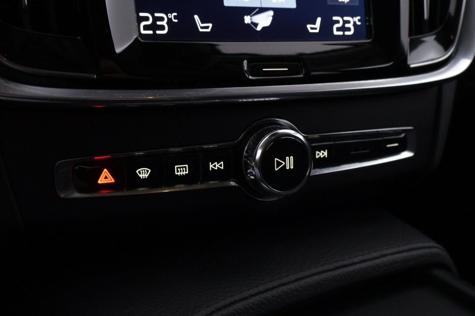 Volvo V90 2017 D3 AWD Momentum aut - | Ei Adblue | ACC | Webasto | Koukku | P-Kamera | BLIS | Osanahat |