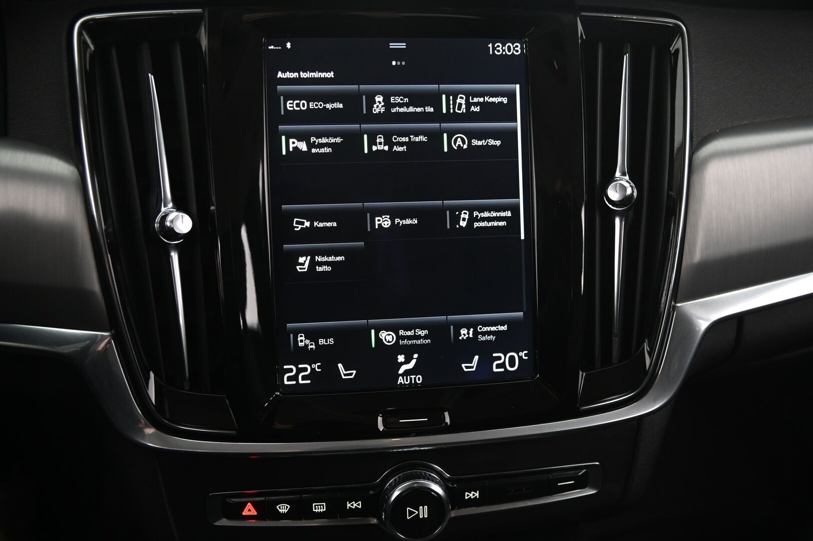 Volvo V90 2017 D3 AWD Momentum aut - Pilot Assist / Adapt. vakkari / Vetokoukku / Webasto / Peruutuskamera / BLIS / osanahat