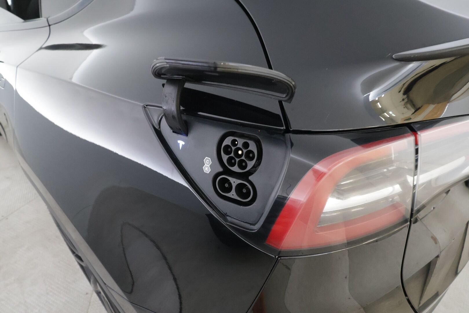 Tesla Model Y 2022 Performance - | Koukku | ILP | ACC | Lasikatto | Matrix-LED | P.Kamera | Muistipenkki | Premium Audio | Navi | Kaistavahti | Keyless | Kahdet renkaat | 