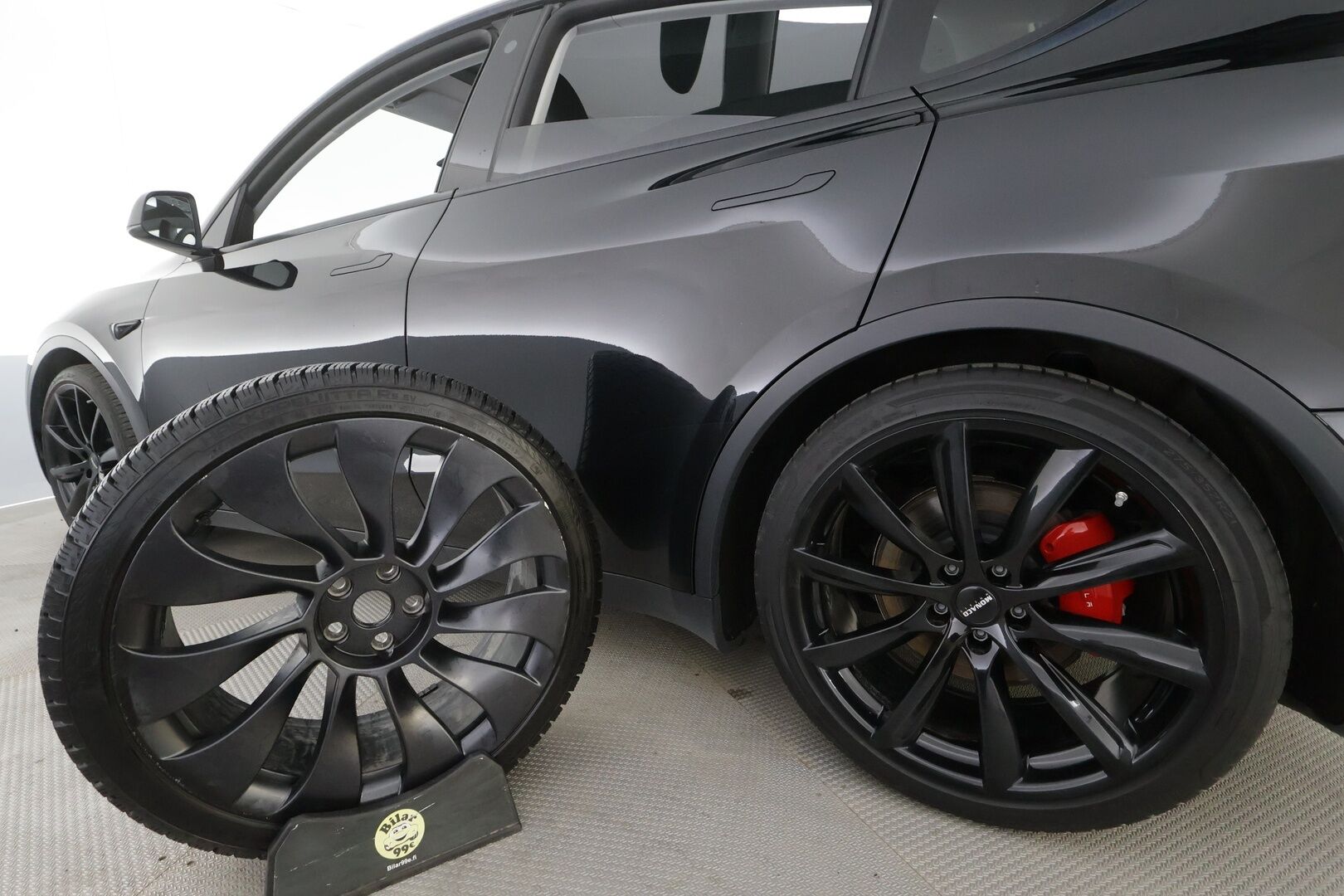 Tesla Model Y 2022 Performance - | Koukku | ILP | ACC | Lasikatto | Matrix-LED | P.Kamera | Muistipenkki | Premium Audio | Navi | Kaistavahti | Keyless | Kahdet renkaat | 