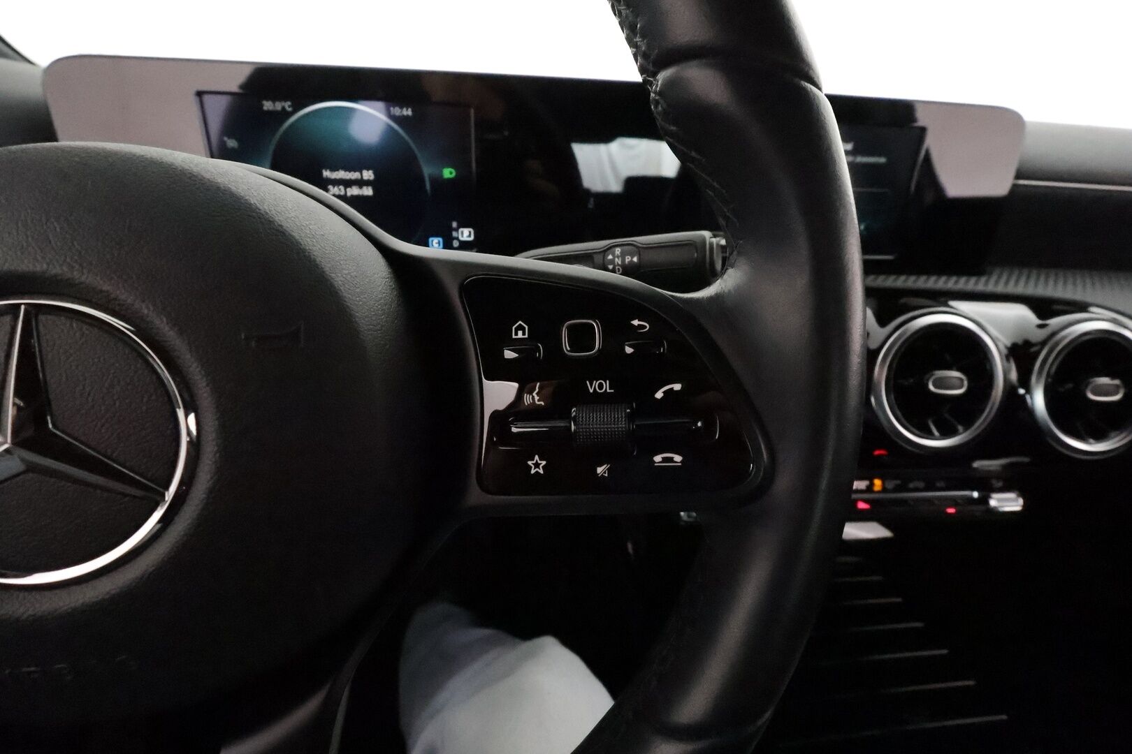 Mercedes-Benz A 2020 180 A sedan Business Style **LED-High Performance / P.kamera / Kaistavahti / Digimittaristo / Vakkari** - *1-om Suomi-auto / Kahdet Renkaat / Upea yksilö! 