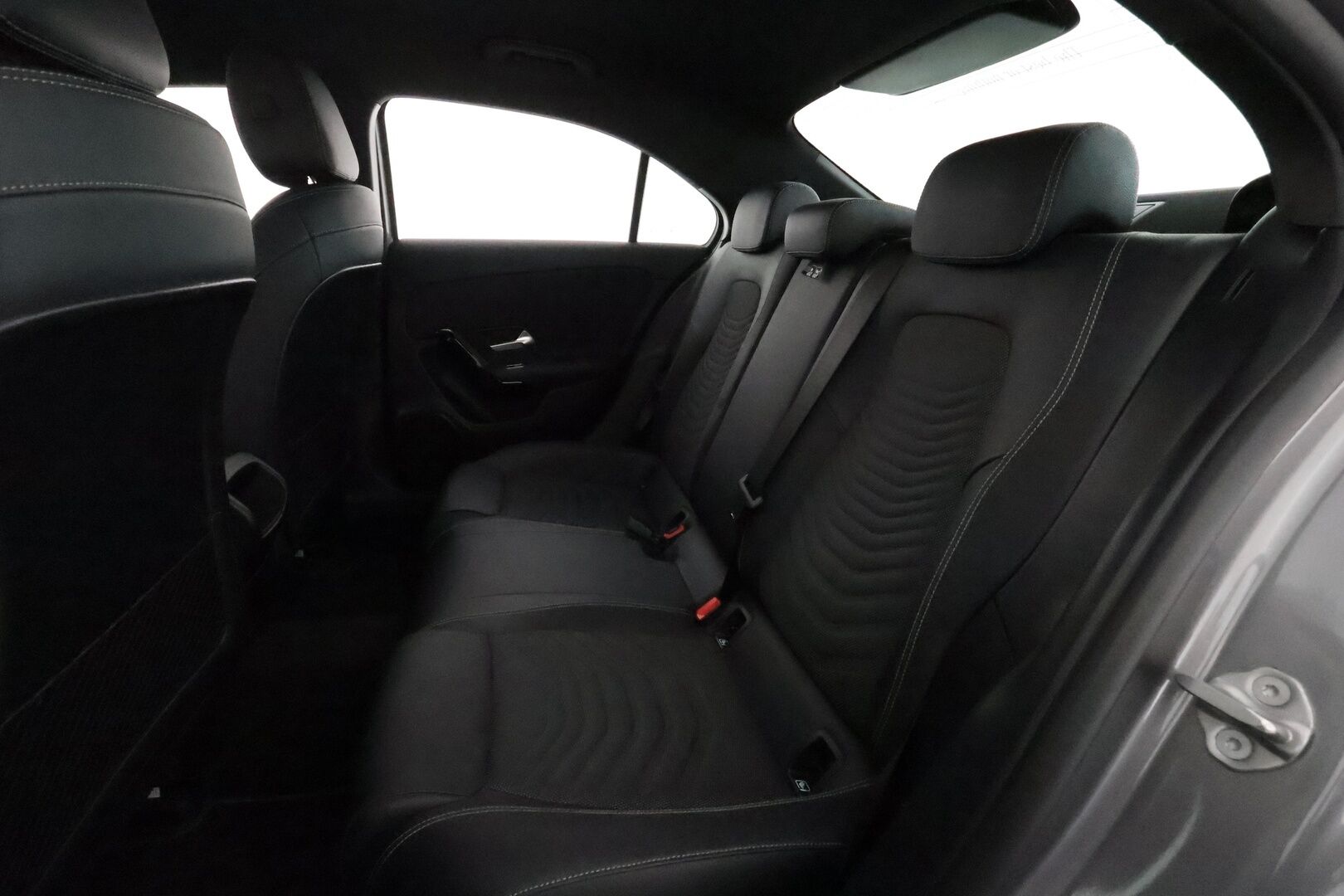 Mercedes-Benz A 2020 180 A sedan Business Style **LED-High Performance / P.kamera / Kaistavahti / Digimittaristo / Vakkari** - *1-om Suomi-auto / Kahdet Renkaat / Upea yksilö! 