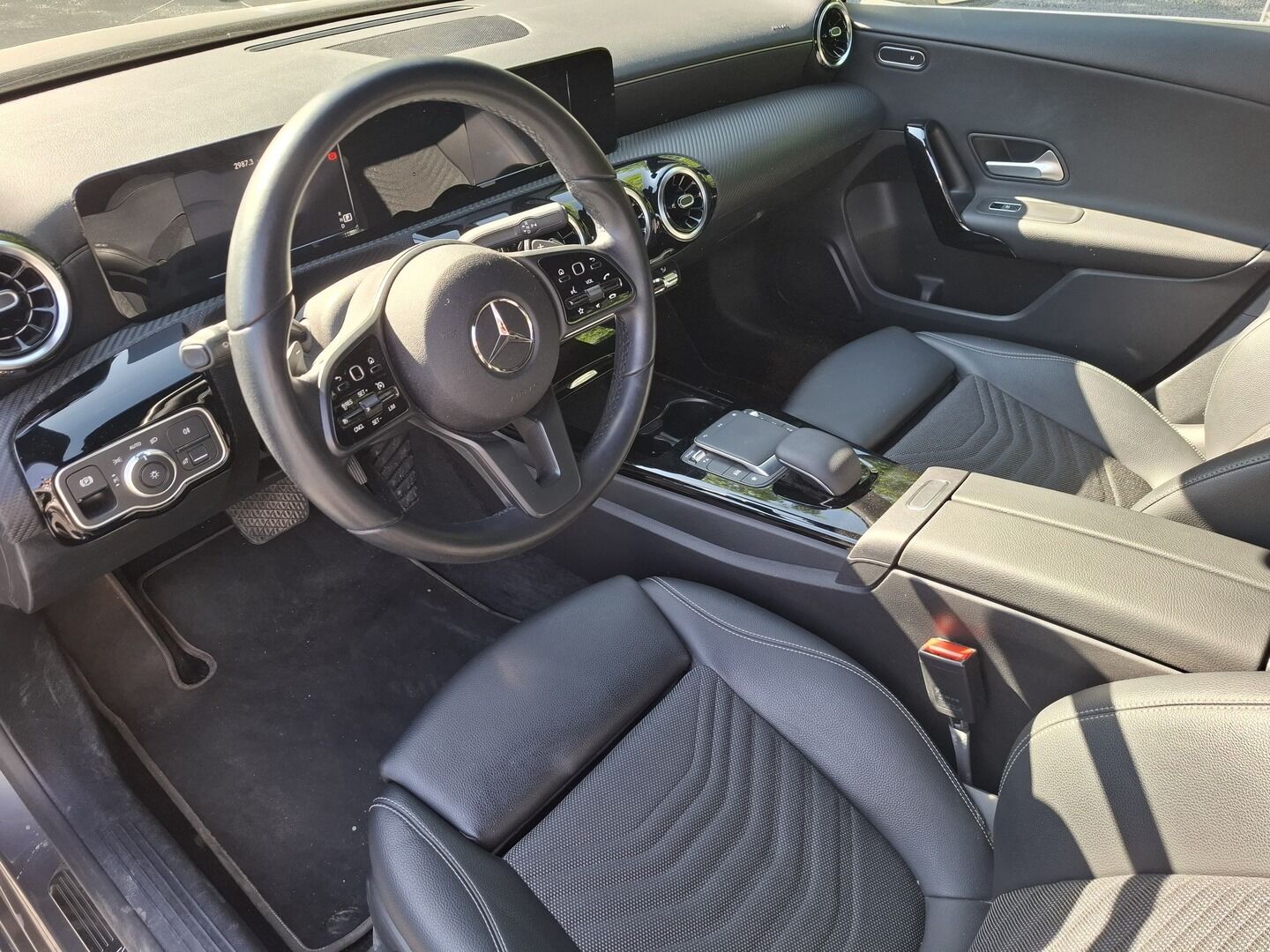 Mercedes-Benz A 2020 180 A sedan Business Style **P.kamera / Sporttiset puolinahat / Vakkari / MB me / TULOSSA