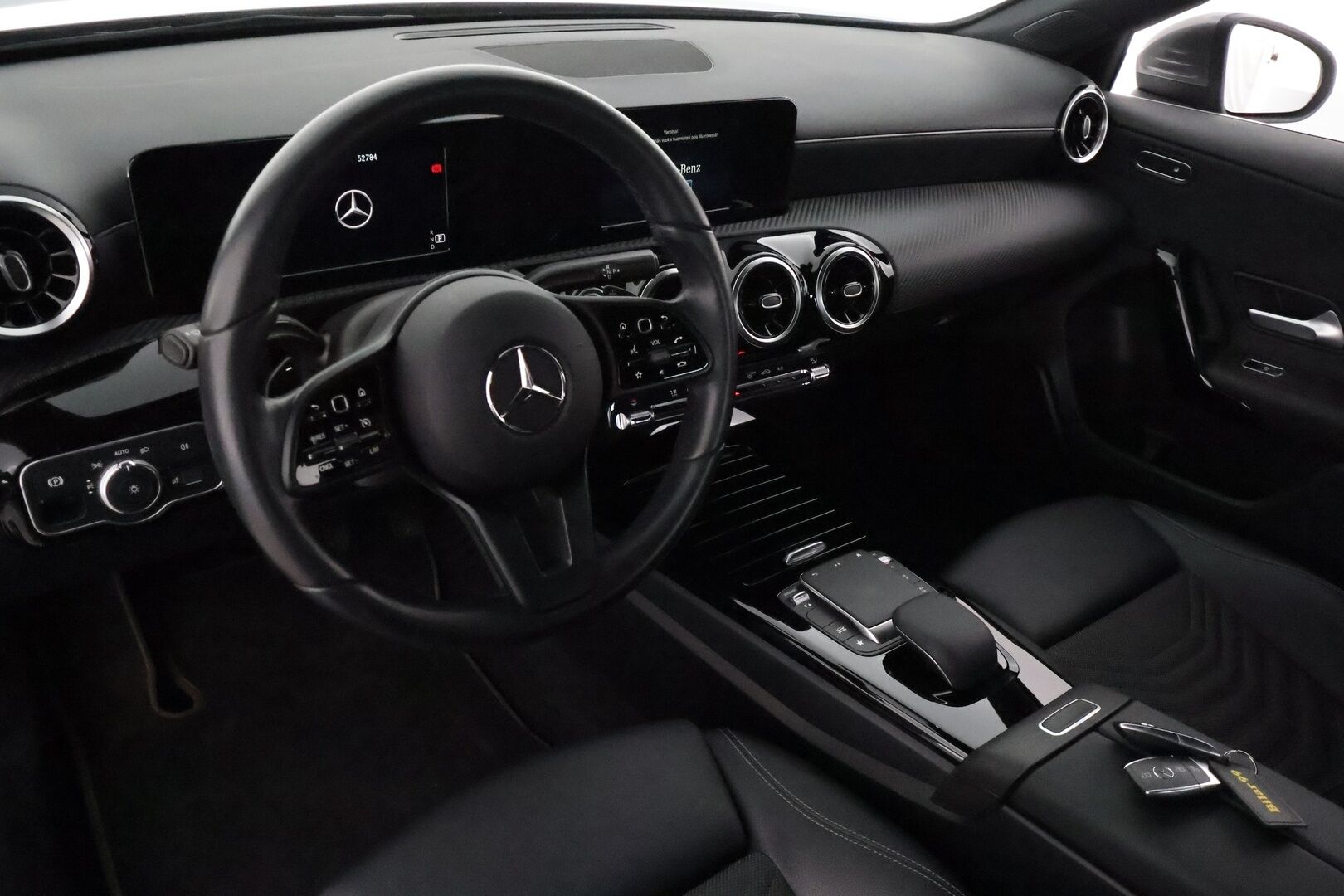 Mercedes-Benz A 2020 180 A sedan Business Style **LED-High Performance / P.kamera / Kaistavahti / Digimittaristo / Vakkari** - *1-om Suomi-auto / Kahdet Renkaat / Upea yksilö! 