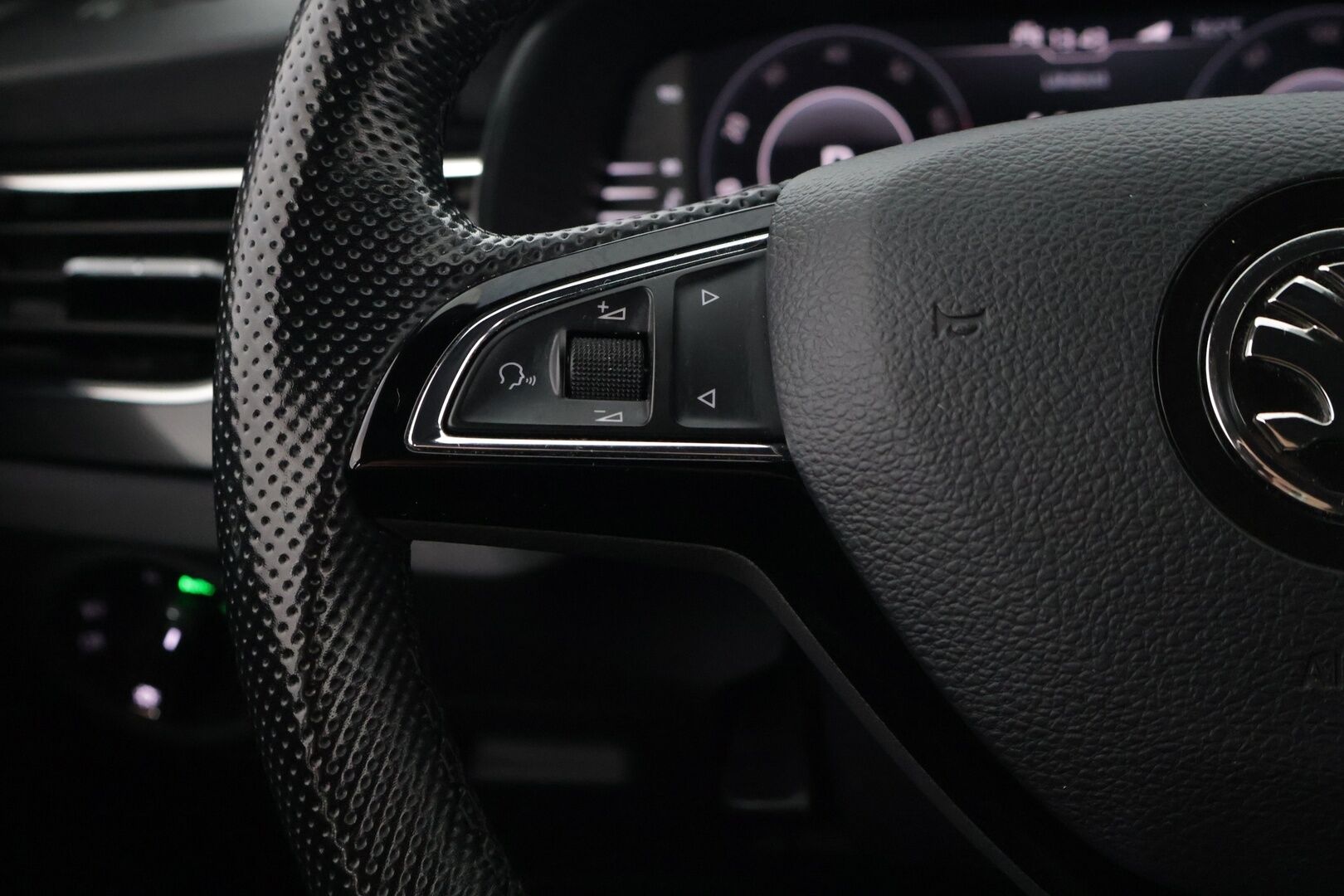 Skoda Scala 2020 1,5 TSI Style DSG Autom. **1.OM Suomi-auto / Navi / Keyless / Digimittaristo** - Juuri katsastettu / 2 Renkaat / Levyt ja palat juuri vaihdettu taakse * - Osta nyt, maksa vasta ensi vuonna