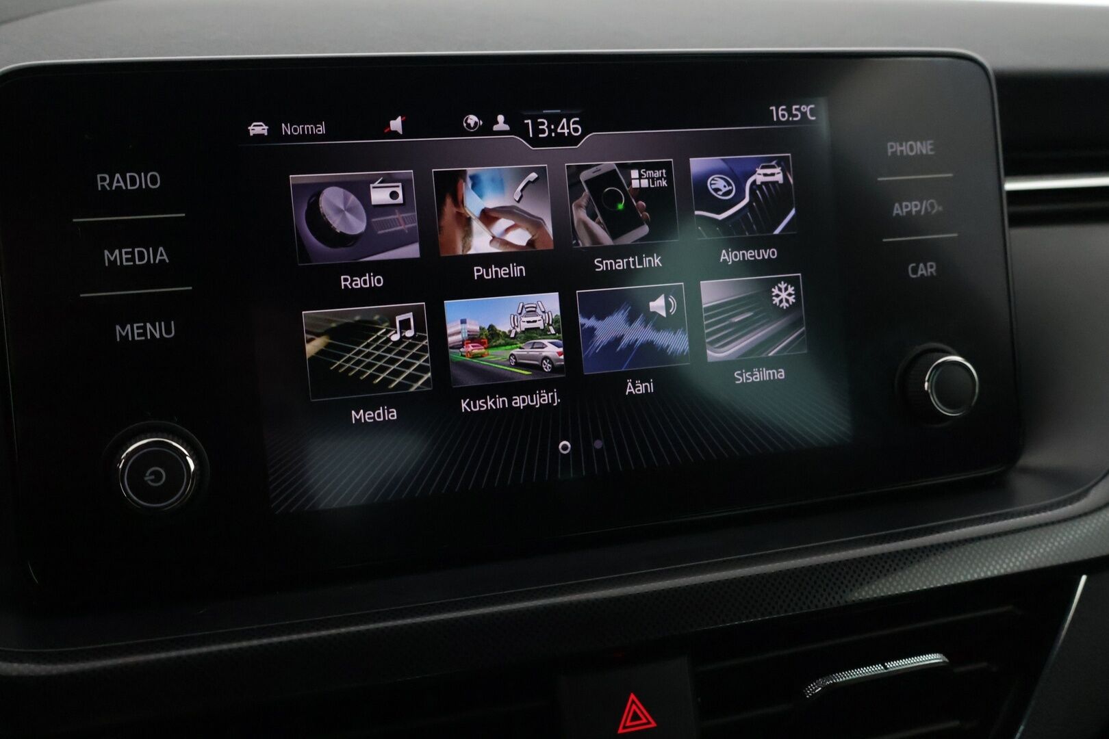 Skoda Scala 2020 1,5 TSI Style DSG Autom. **1.OM Suomi-auto / Navi / Keyless / Digimittaristo** - Juuri katsastettu / 2 Renkaat / Levyt ja palat juuri vaihdettu taakse * - Osta nyt, maksa vasta ensi vuonna