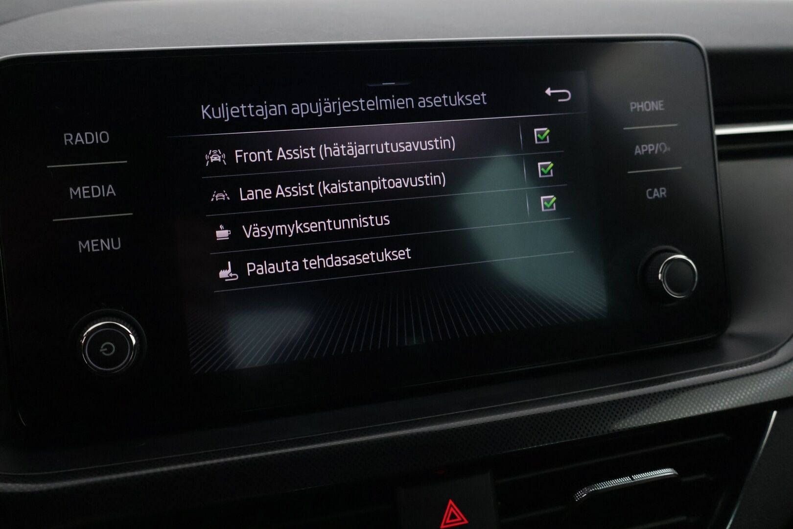 Skoda Scala 2020 1,5 TSI Style DSG Autom. **1.OM Suomi-auto / Navi / Keyless / Digimittaristo** - Juuri katsastettu / 2 Renkaat / Levyt ja palat juuri vaihdettu taakse * - Osta nyt, maksa vasta ensi vuonna