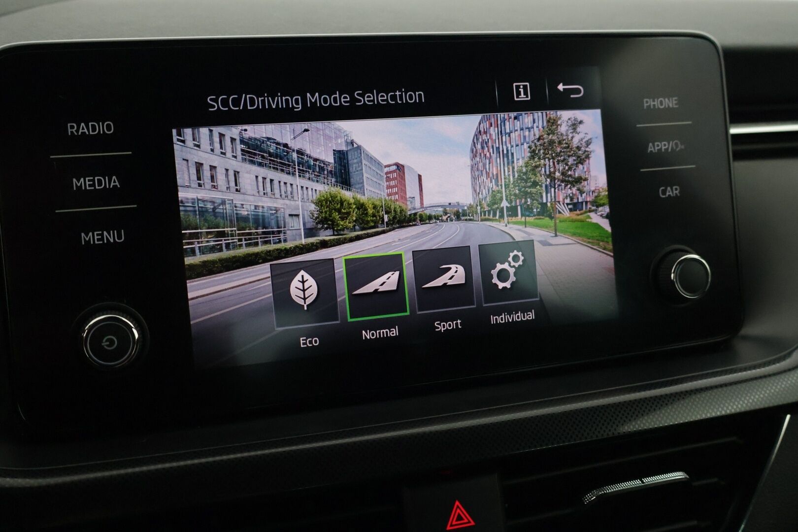 Skoda Scala 2020 1,5 TSI Style DSG Autom. **1.OM Suomi-auto / Navi / Keyless / Digimittaristo** - Juuri katsastettu / 2 Renkaat / Levyt ja palat juuri vaihdettu taakse * - Osta nyt, maksa vasta ensi vuonna