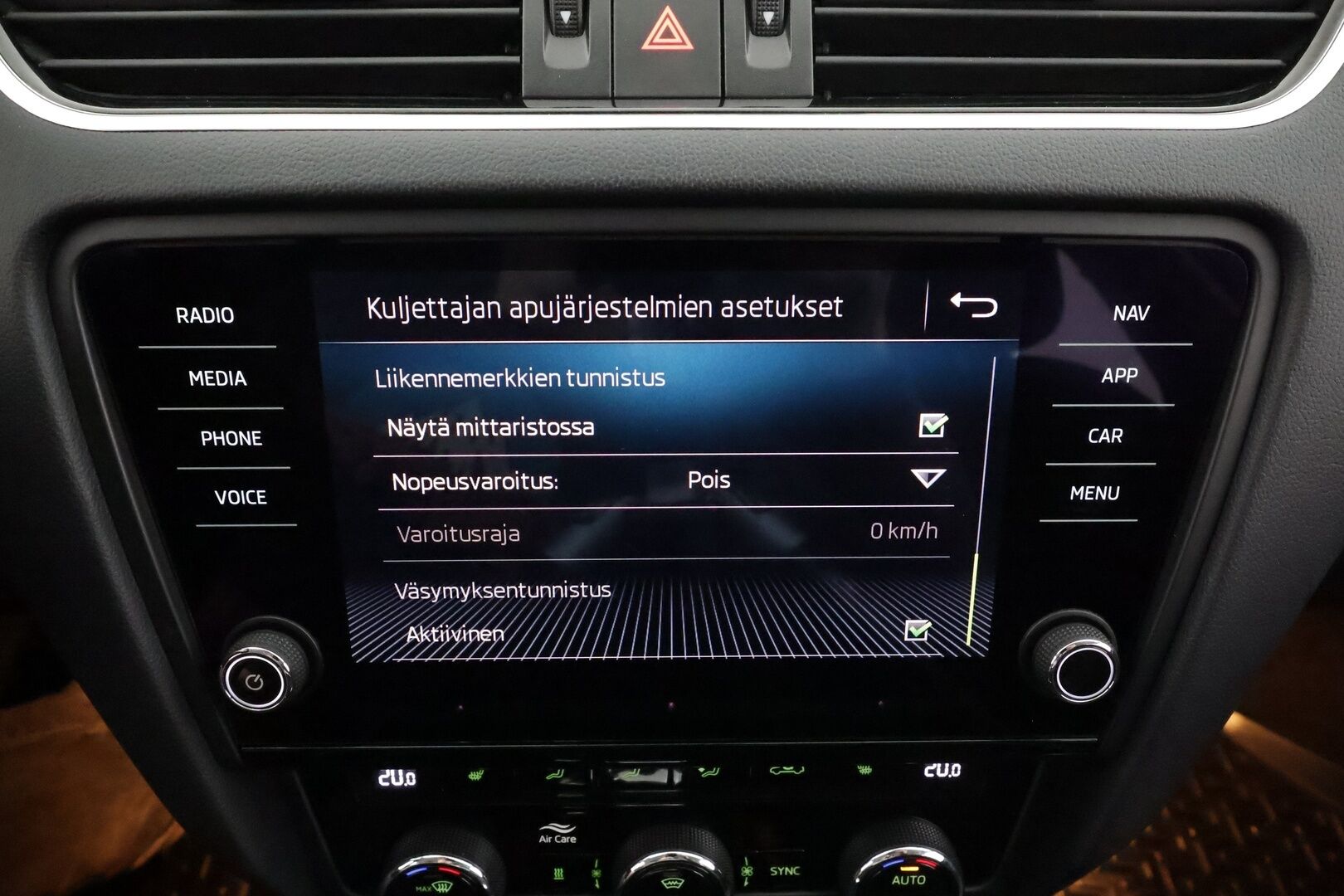 Skoda Octavia 2020 Combi 2,0 TDI 150 Style BusinessLine DSG * ACC / Webasto / P.Kamera / Apple&Android / Keyless * - 1.Om Suomi-auto / Merkkihuollettu / Kahdet Renkaat