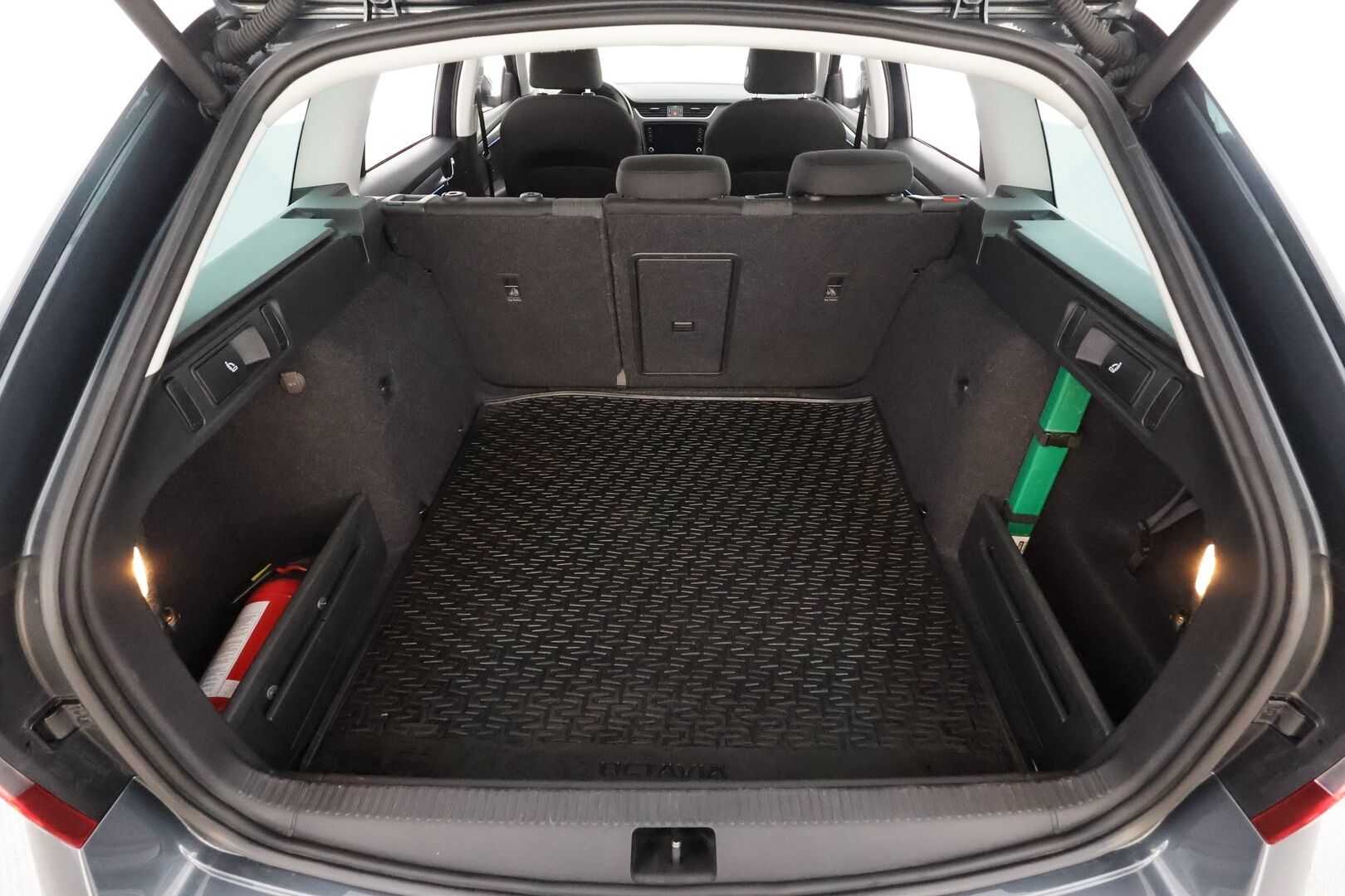 Skoda Octavia 2020 Combi 2,0 TDI 150 Style BusinessLine DSG * ACC / Webasto / P.Kamera / Apple&Android / Keyless * - 1.Om Suomi-auto / Merkkihuollettu / Kahdet Renkaat