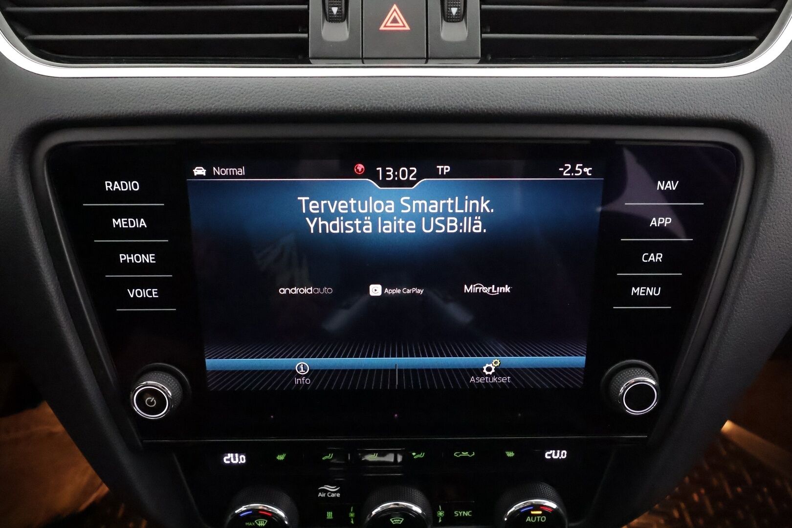 Skoda Octavia 2020 Combi 2,0 TDI 150 Style BusinessLine DSG * ACC / Webasto / P.Kamera / Apple&Android / Keyless * - 1.Om Suomi-auto / Merkkihuollettu / Kahdet Renkaat