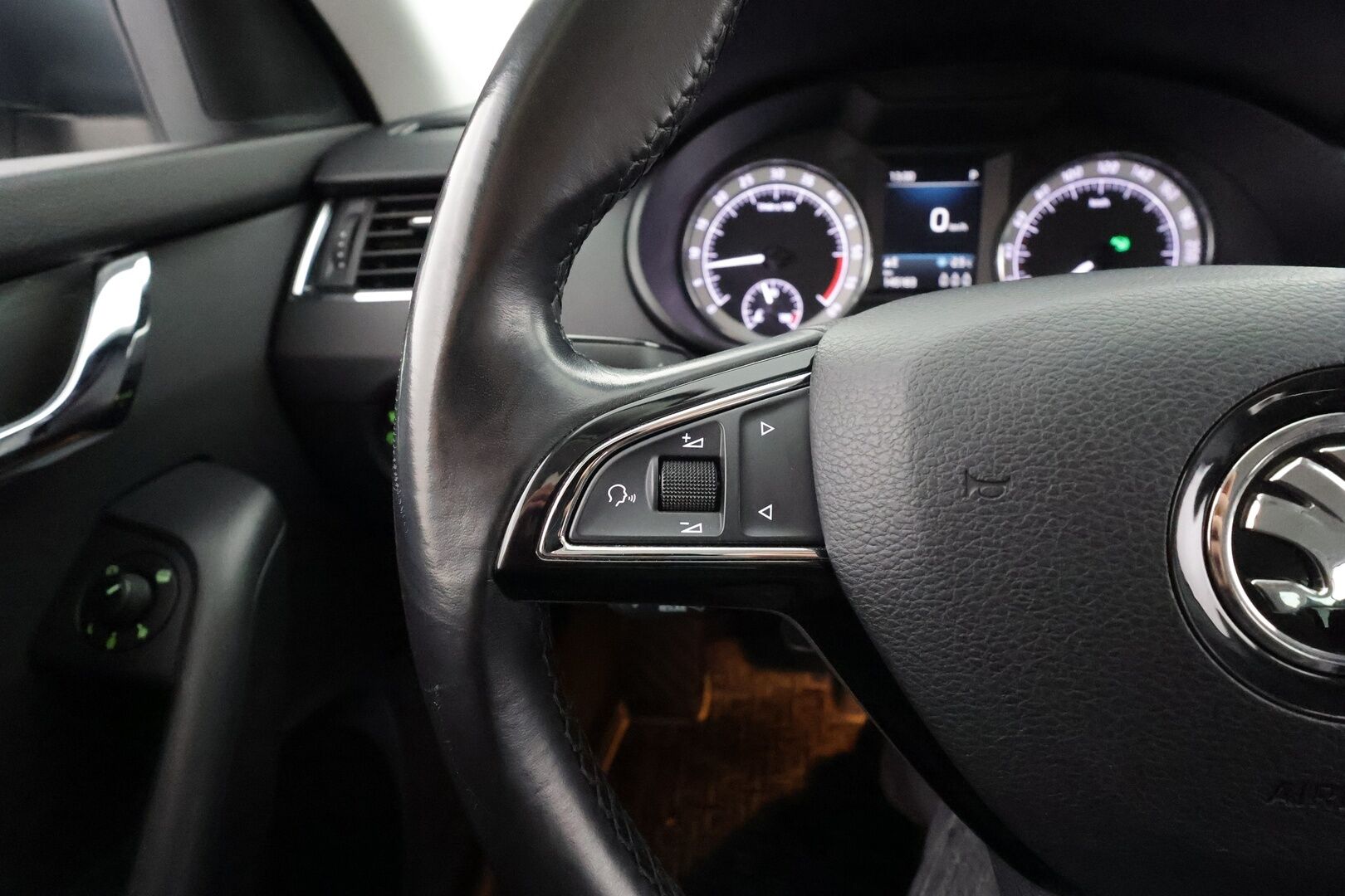 Skoda Octavia 2020 Combi 2,0 TDI 150 Style BusinessLine DSG * ACC / Webasto / P.Kamera / Apple&Android / Keyless * - 1.Om Suomi-auto / Merkkihuollettu / Kahdet Renkaat