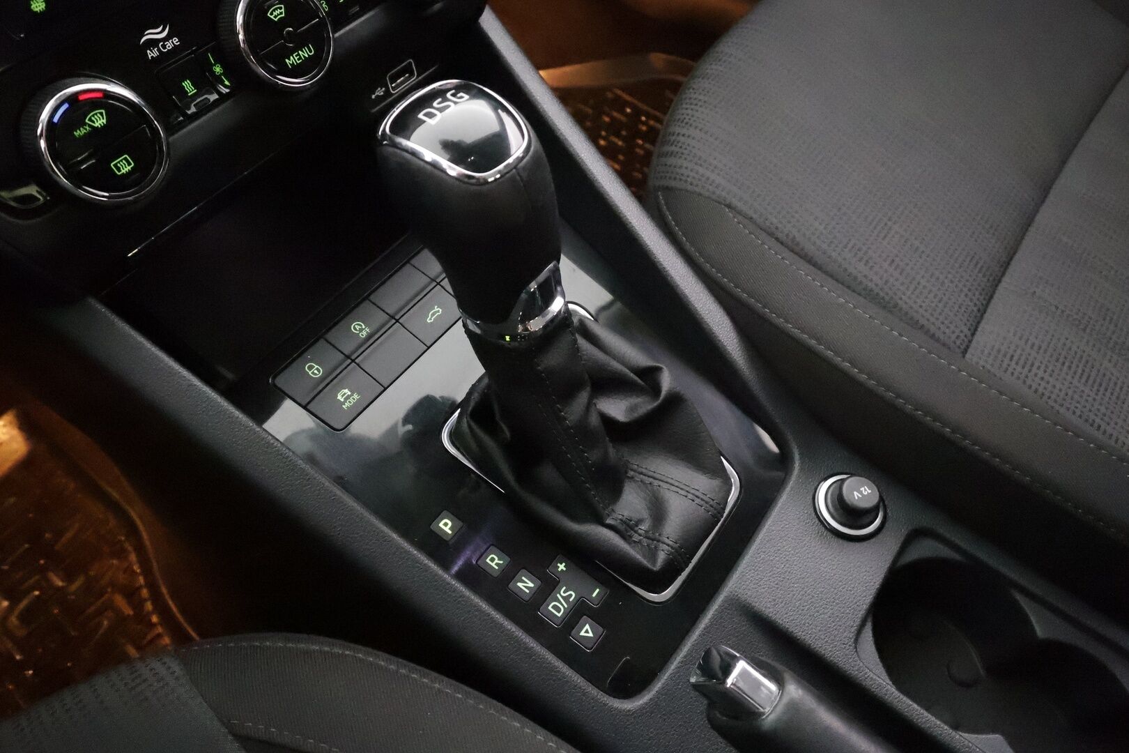 Skoda Octavia 2020 Combi 2,0 TDI 150 Style BusinessLine DSG * ACC / Webasto / P.Kamera / Apple&Android / Keyless * - 1.Om Suomi-auto / Merkkihuollettu / Kahdet Renkaat