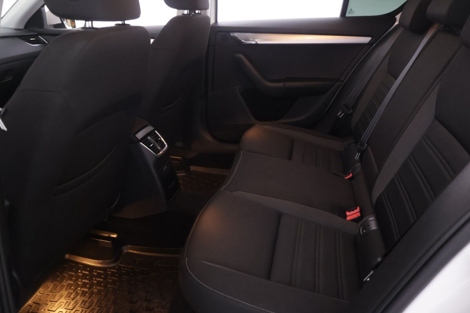 Skoda Octavia 2020 1,0 TSI Ambition BusinessLine - Suomi-auto | Webasto | Lämmitetty ohjauspyörä | Apple&Android | Vakkari - KORKO VAIN 3,99 %