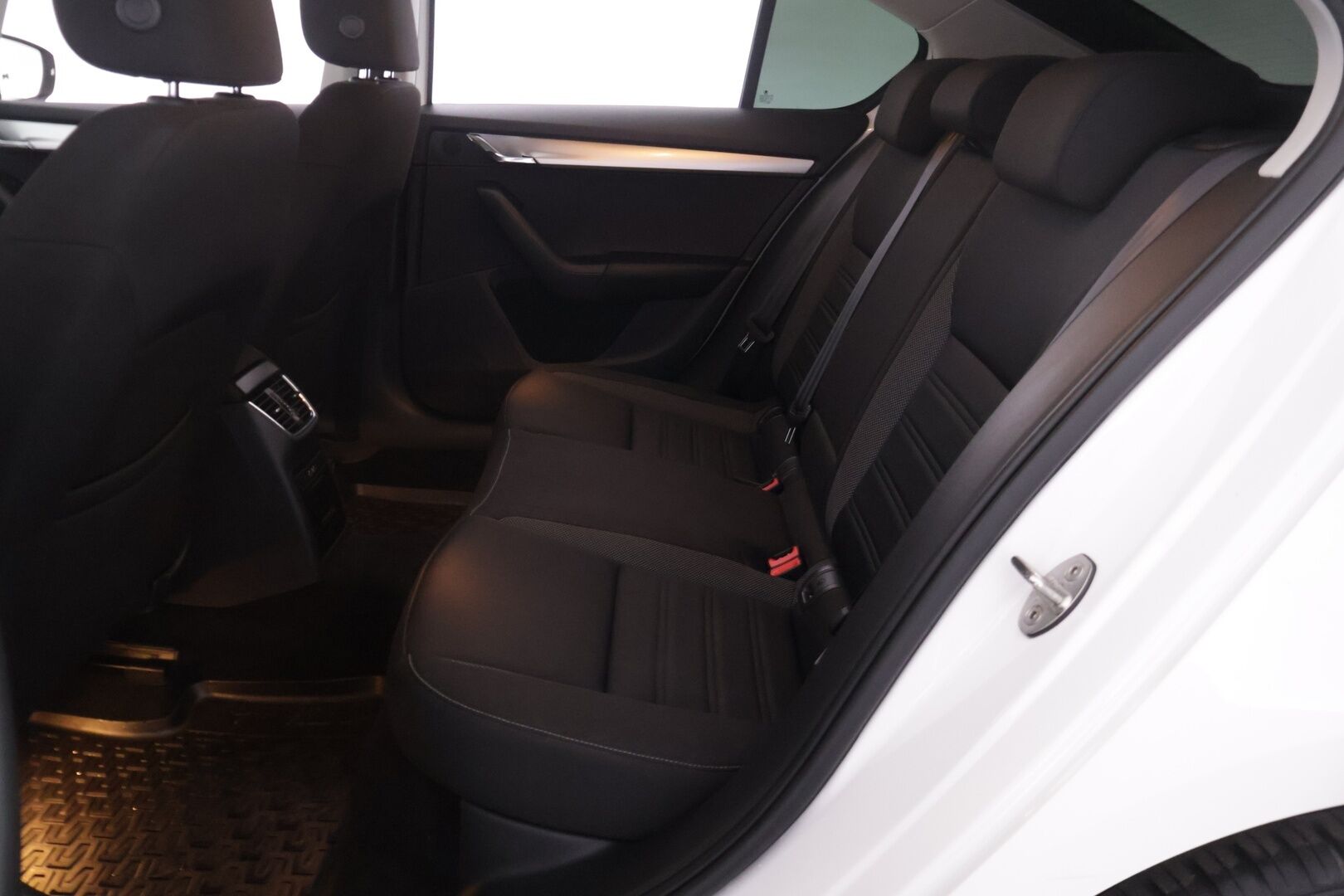 Skoda Octavia 2020 1,0 TSI Ambition BusinessLine - Suomi-auto | Webasto | Lämmitetty ohjauspyörä | Apple&Android | Vakkari - KORKO VAIN 3,99 %