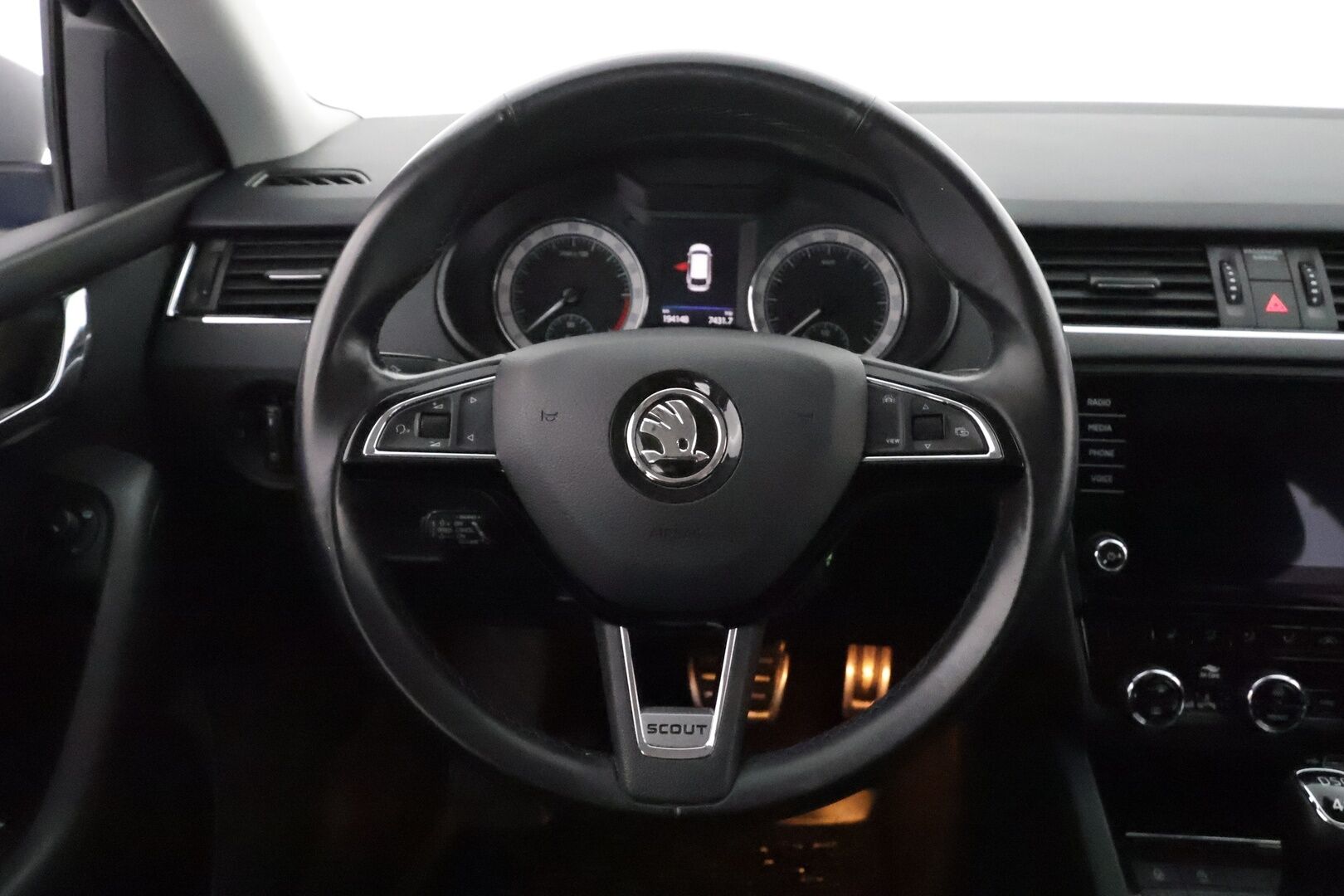 Skoda Octavia 2020 Combi 2,0 TDI 184 4x4 Scout BusinessLine DSG Autom. **Adapt.vakkari / Webasto / Koukku / P.Kamera / Kaistavahti / Keyless** - Suomi-auto / Facelift / Apple&Android / LED / Sähköluukku