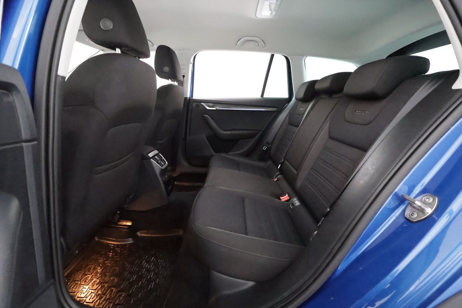 Skoda Octavia 2020 Combi 2,0 TDI 184 4x4 Scout BusinessLine DSG Autom. **Adapt.vakkari / Webasto / Koukku / P.Kamera / Kaistavahti / Keyless** - Suomi-auto / Facelift / Apple&Android / LED / Sähköluukku