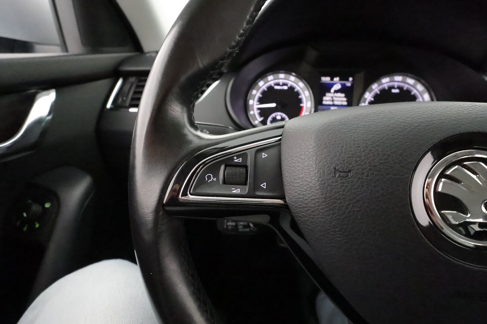 Skoda Octavia 2020 Combi 2,0 TDI 184 4x4 Scout BusinessLine DSG Autom. **Adapt.vakkari / Webasto / Koukku / P.Kamera / Kaistavahti / Keyless** - Suomi-auto / Facelift / Apple&Android / LED / Sähköluukku